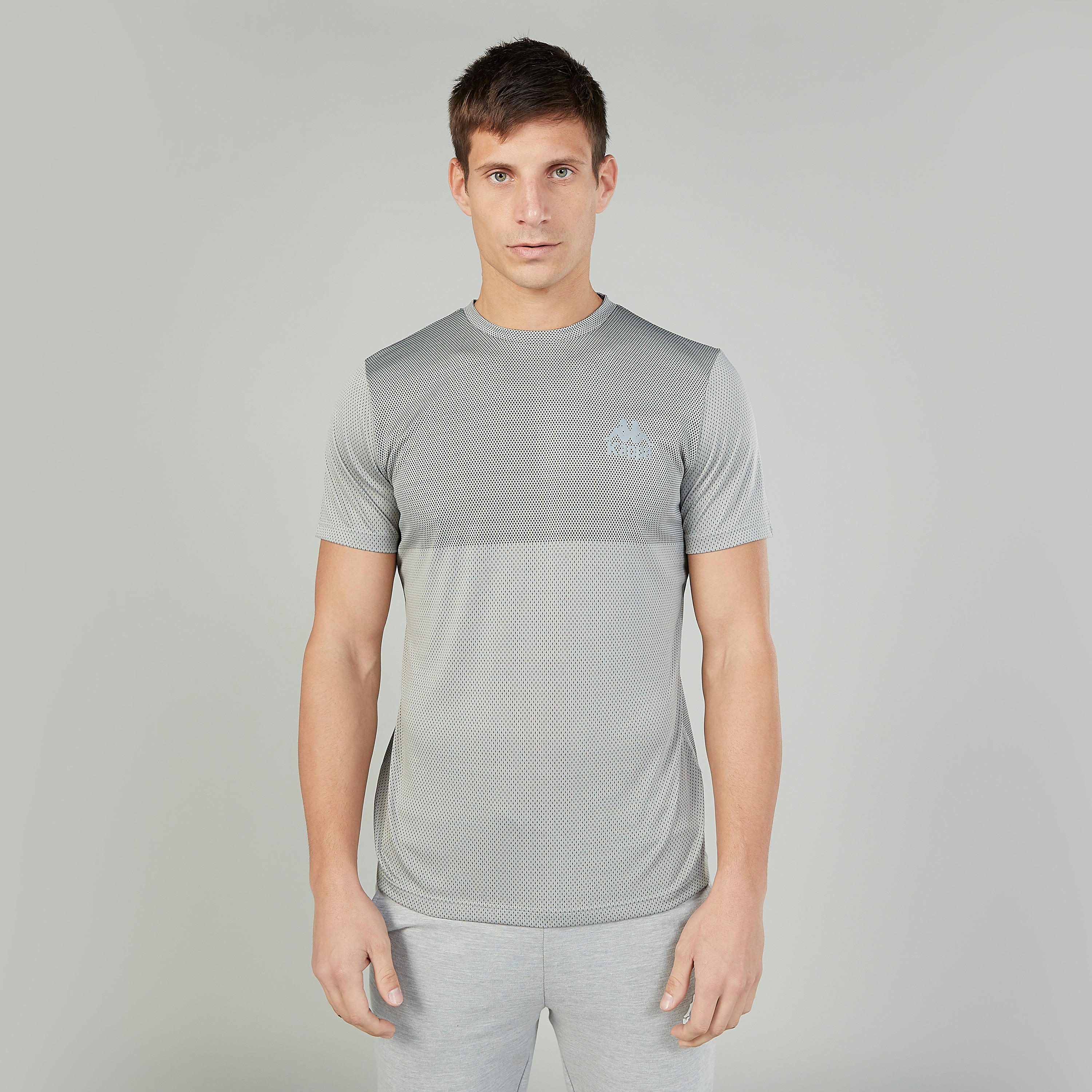 تيشيرت بياقة مستديرة وأكمام قصيرة وطبعات من كابا-men-clothing-sportswearandactivewear-tshirtsandpolos-image-4