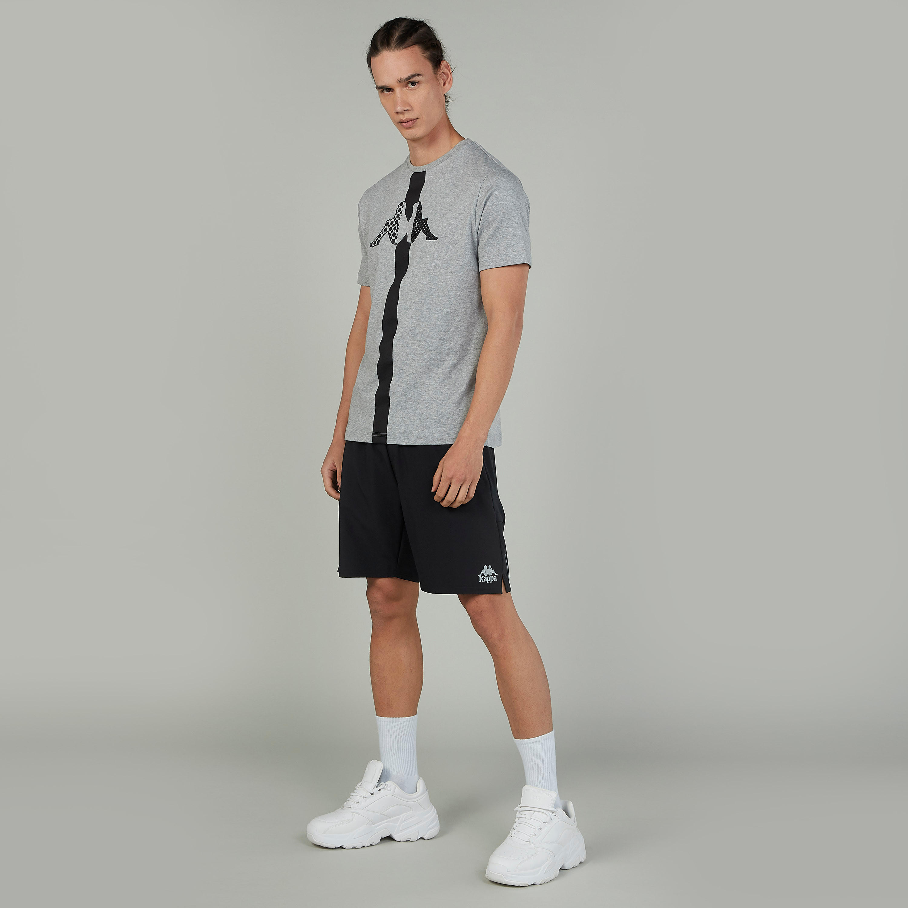 شورت سادة بخصر مطاطي وجيوب من كابا-men-clothing-sportswearandactivewear-bottoms-image-2