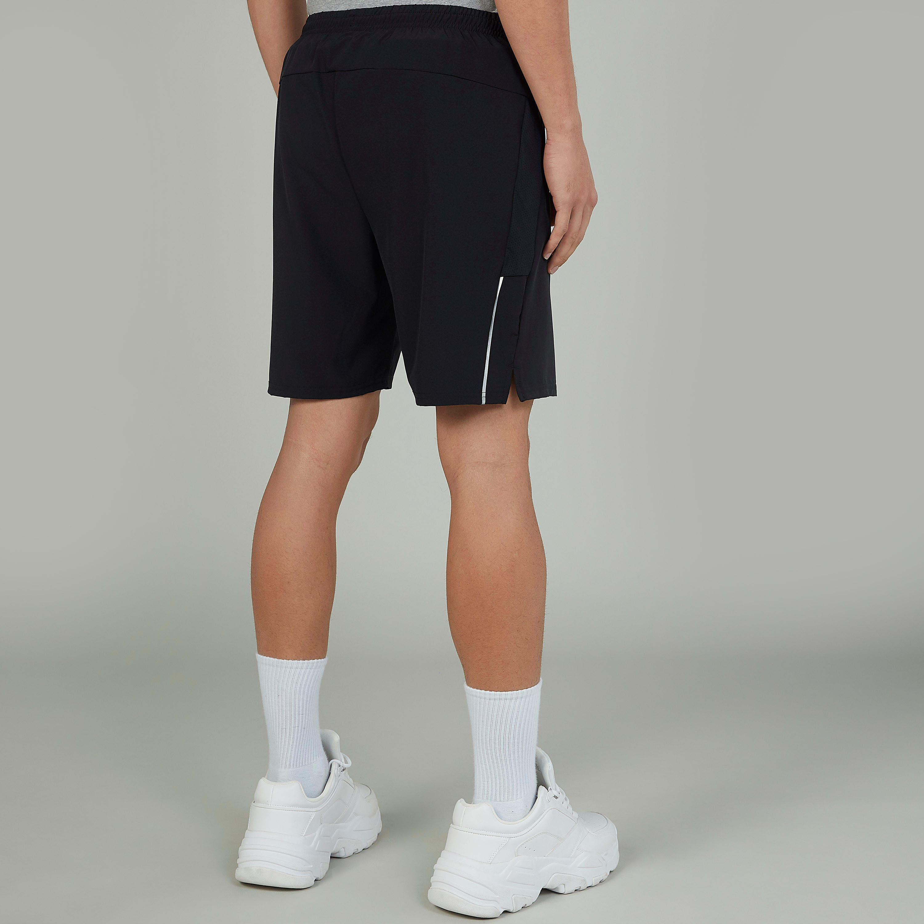 شورت سادة بخصر مطاطي وجيوب من كابا-men-clothing-sportswearandactivewear-bottoms-image-4