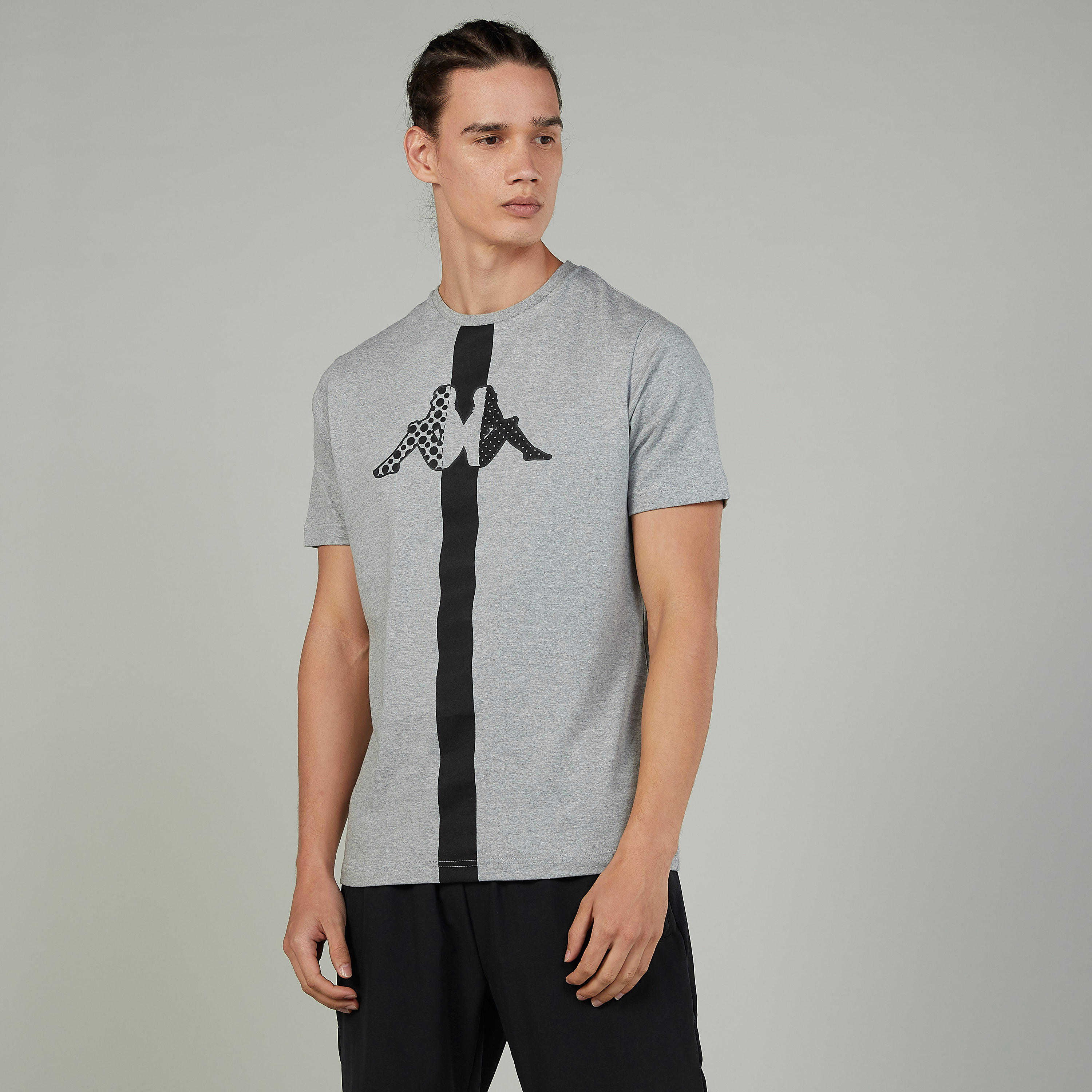 تيشيرت بياقة مستديرة وأكمام قصيرة وطبعات من كابا-men-clothing-sportswearandactivewear-tshirtsandpolos-image-1