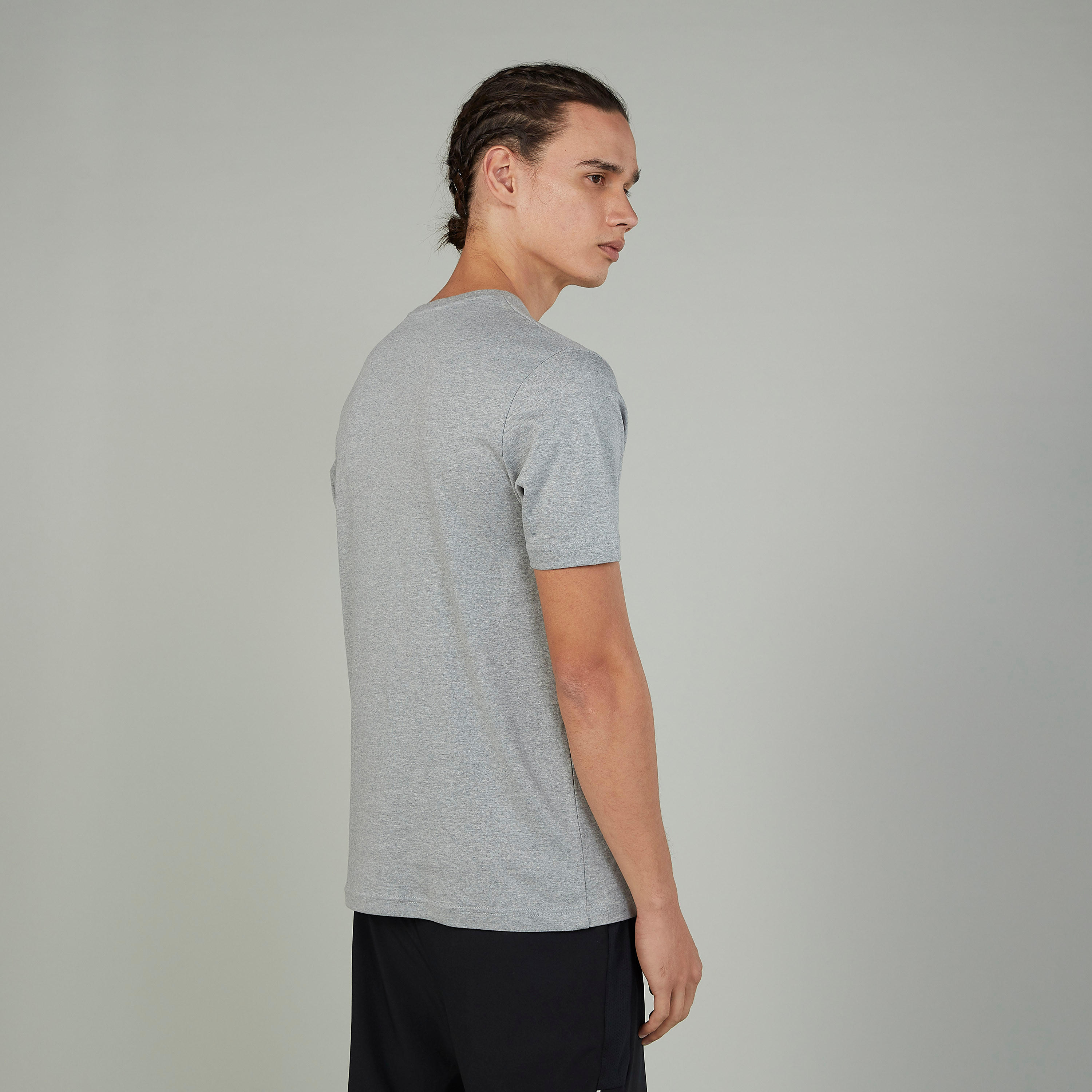 تيشيرت بياقة مستديرة وأكمام قصيرة وطبعات من كابا-men-clothing-sportswearandactivewear-tshirtsandpolos-image-4