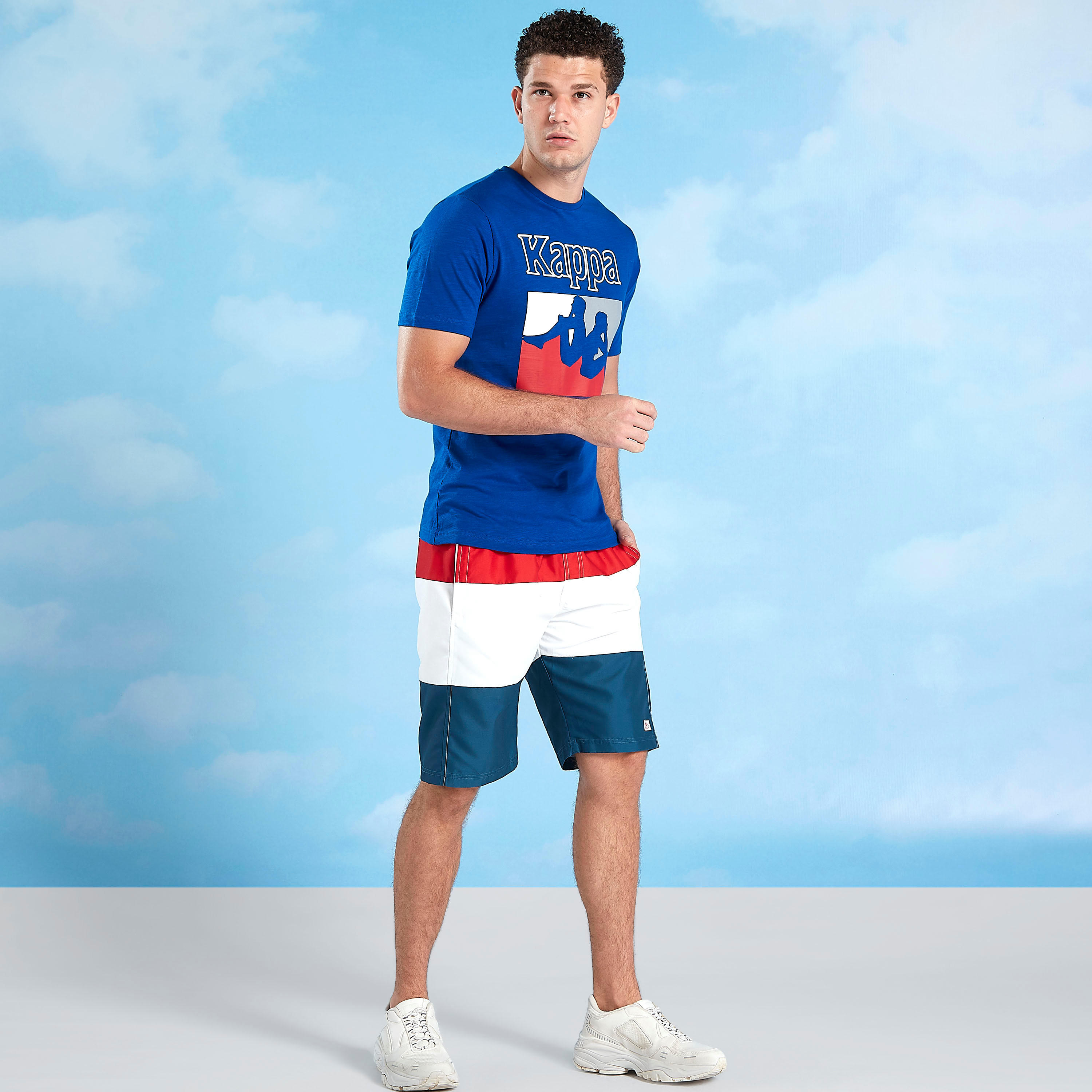تيشيرت بياقة مستديرة وأكمام قصيرة وطبعات من كابا-men-clothing-sportswearandactivewear-tshirtsandpolos-image-2
