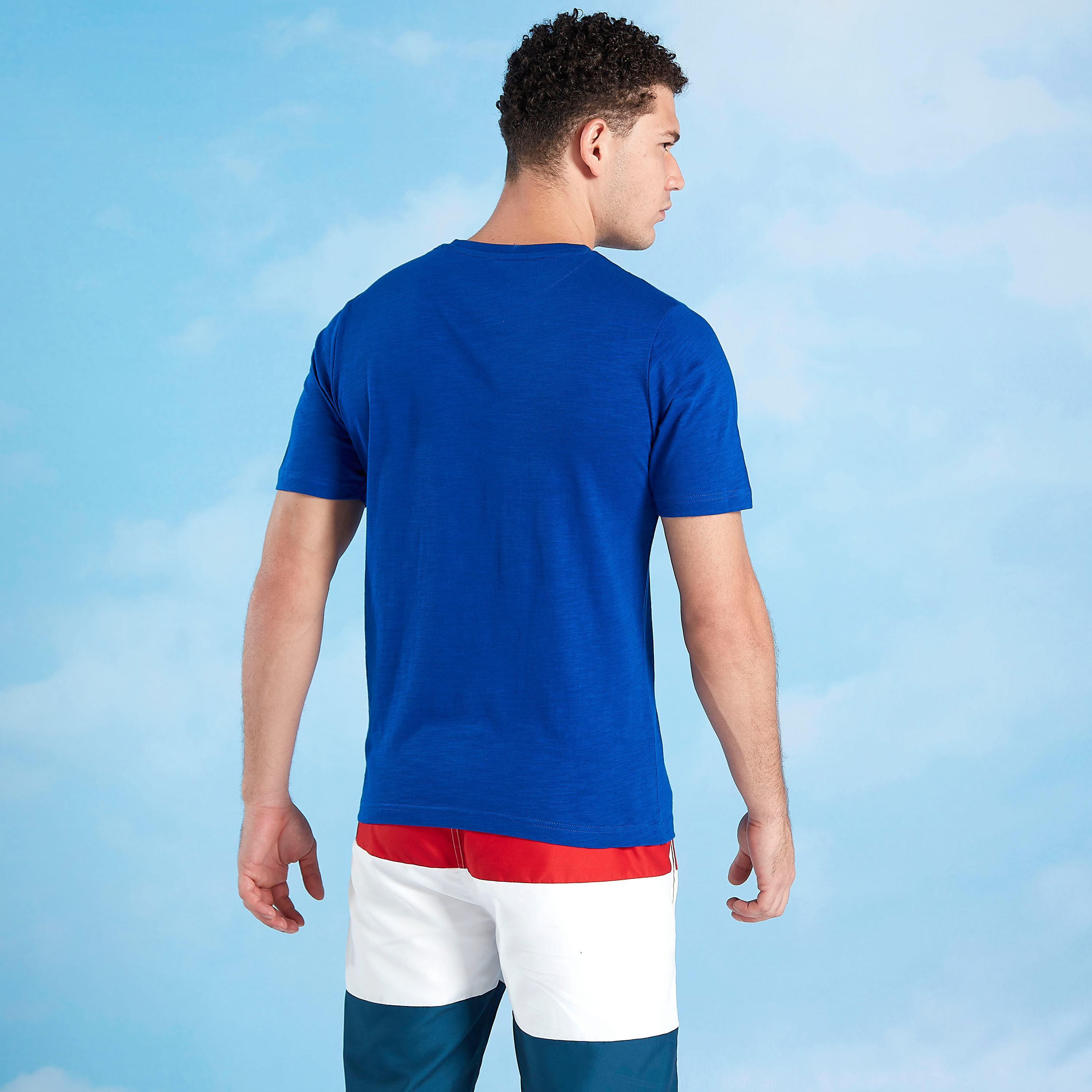 تيشيرت بياقة مستديرة وأكمام قصيرة وطبعات من كابا-men-clothing-sportswearandactivewear-tshirtsandpolos-image-4