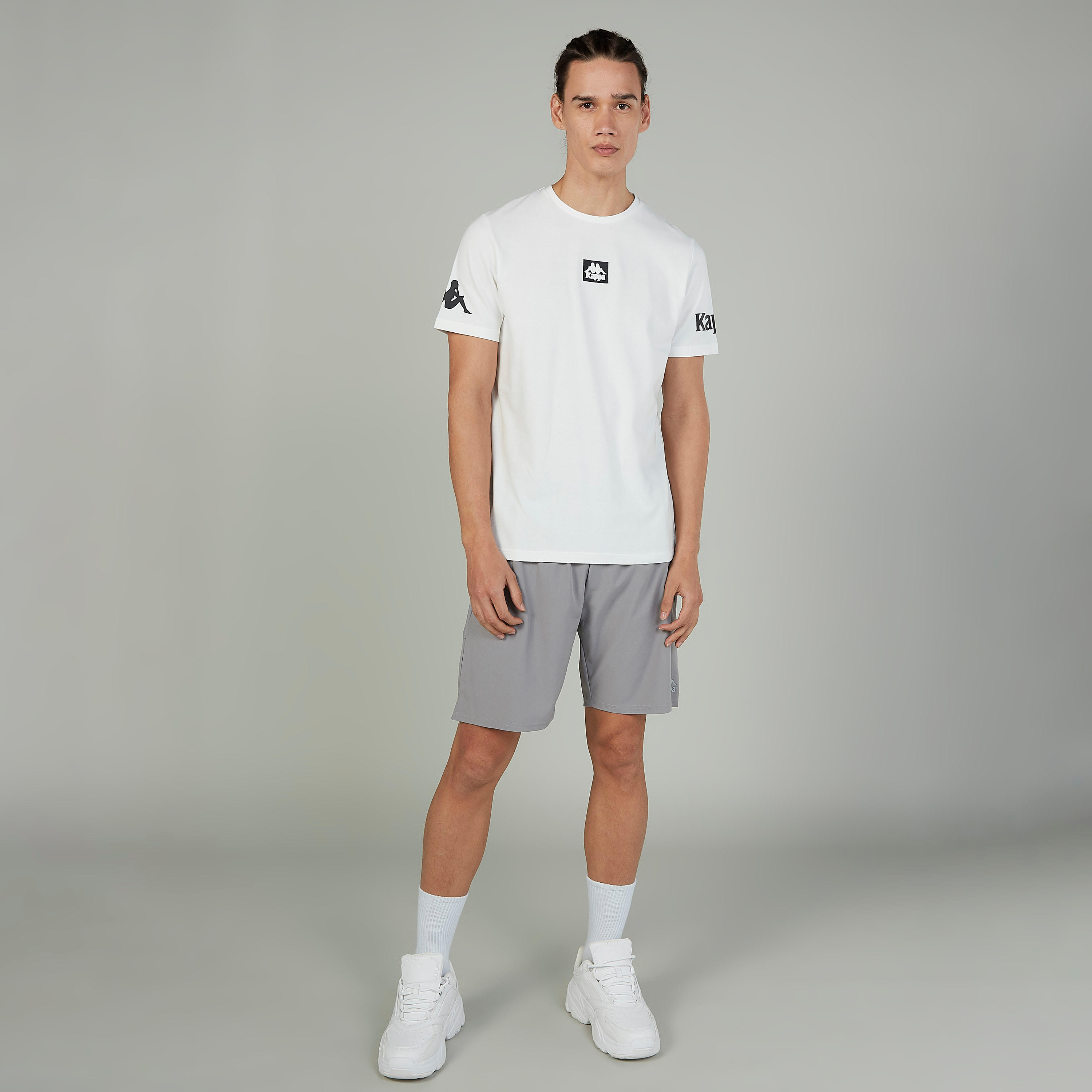 تيشيرت بياقة مستديرة وأكمام قصيرة وطبعات من كابا-men-clothing-sportswearandactivewear-tshirtsandpolos-image-2