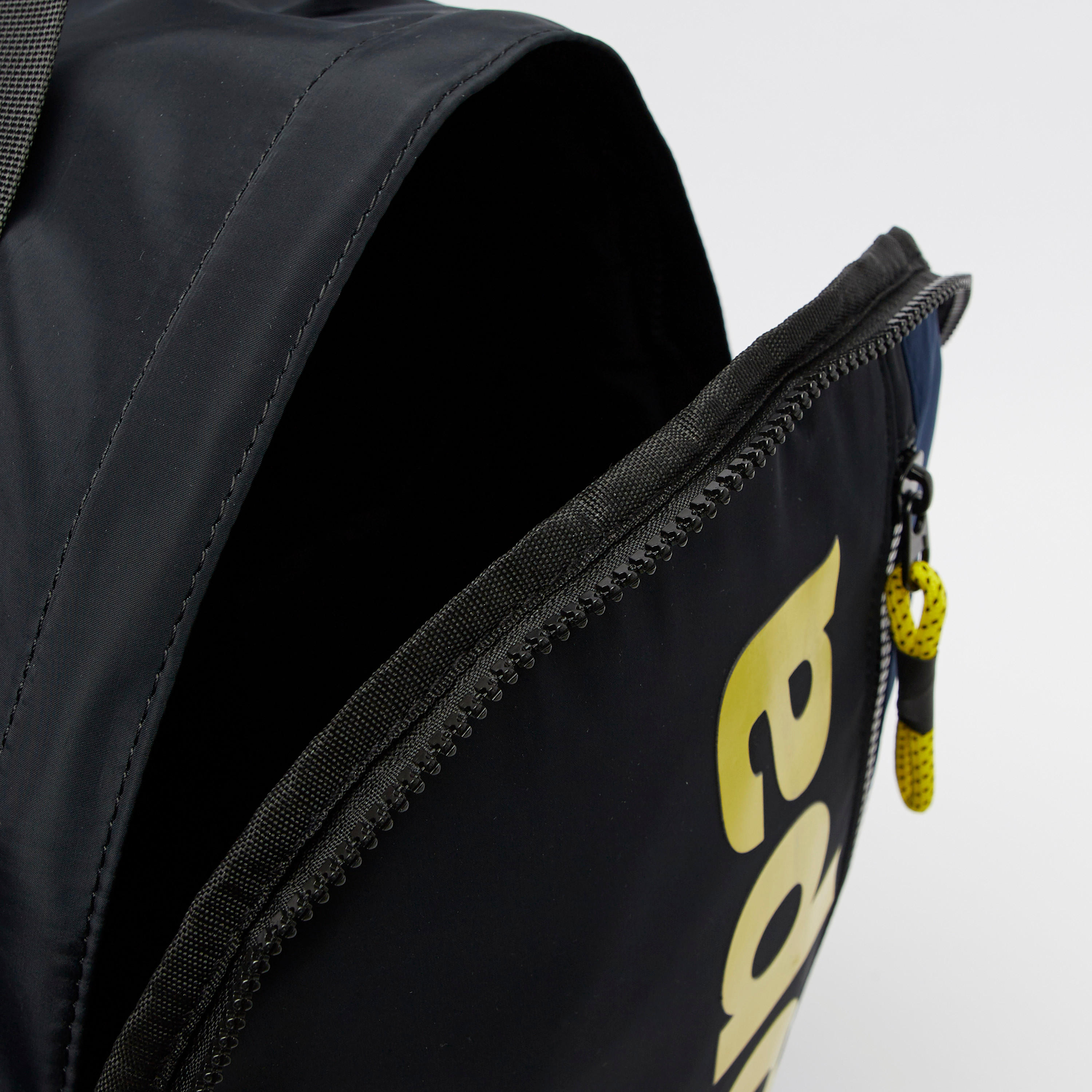 شنطة ظهر بطبعات مع حقيبة صغيرة من كابا-men-bags-image-1