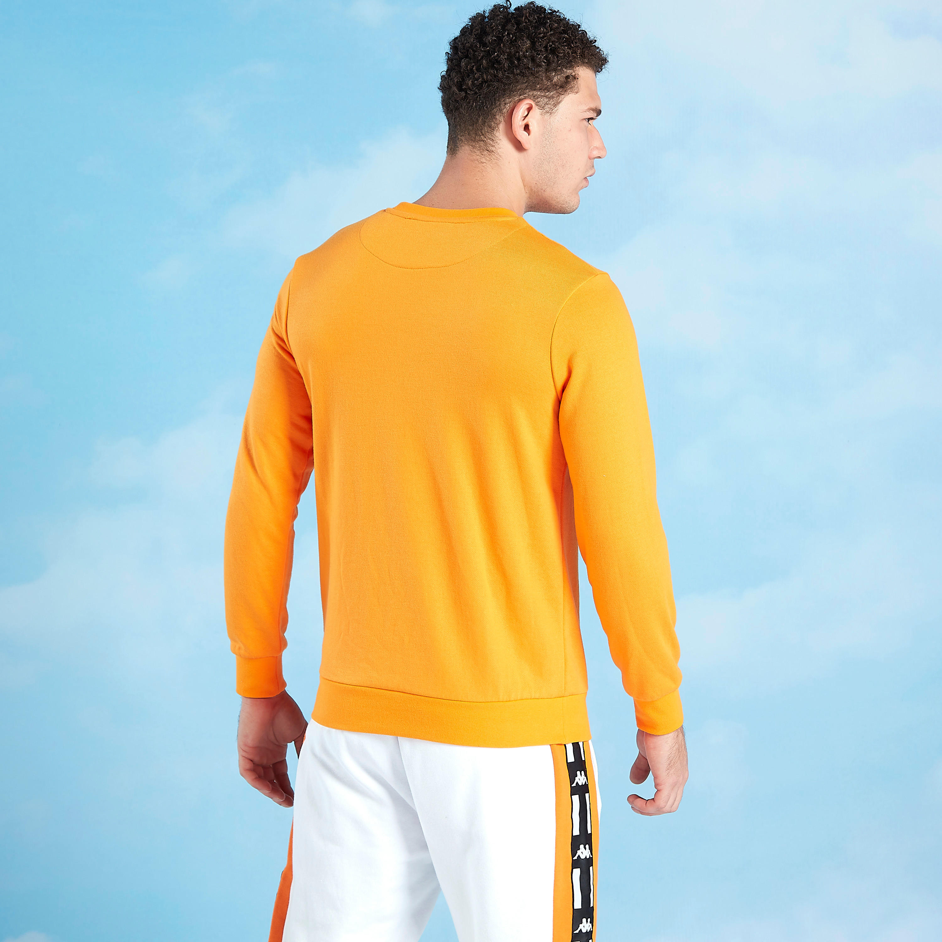 سويت شيرت بياقة ضيّقة وأكمام طويلة وطبعات من كابا-men-winterwear-hoodiesandsweatshirts-image-1