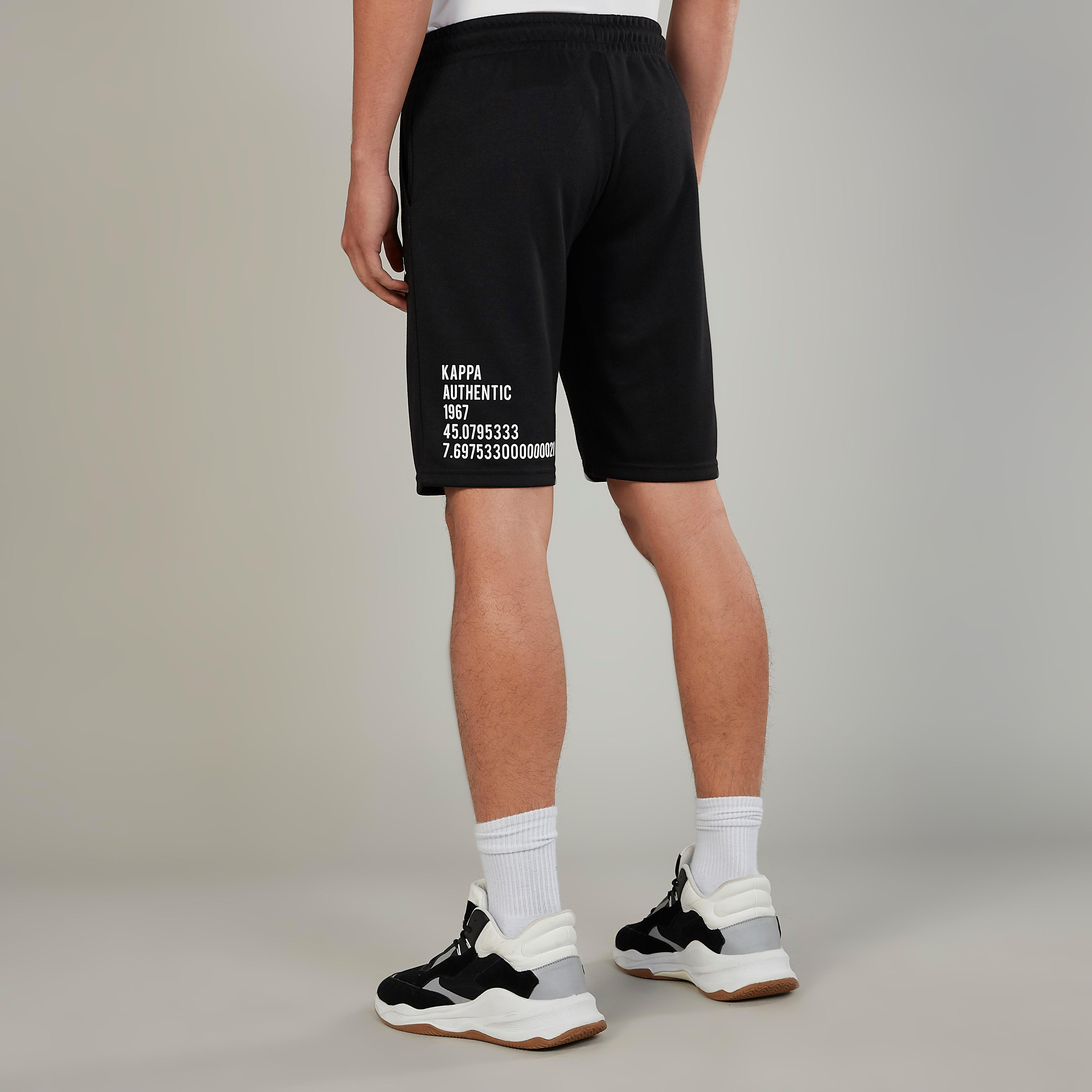 شورت برباط وجيوب وطبعات من كابا-men-clothing-sportswearandactivewear-bottoms-image-2