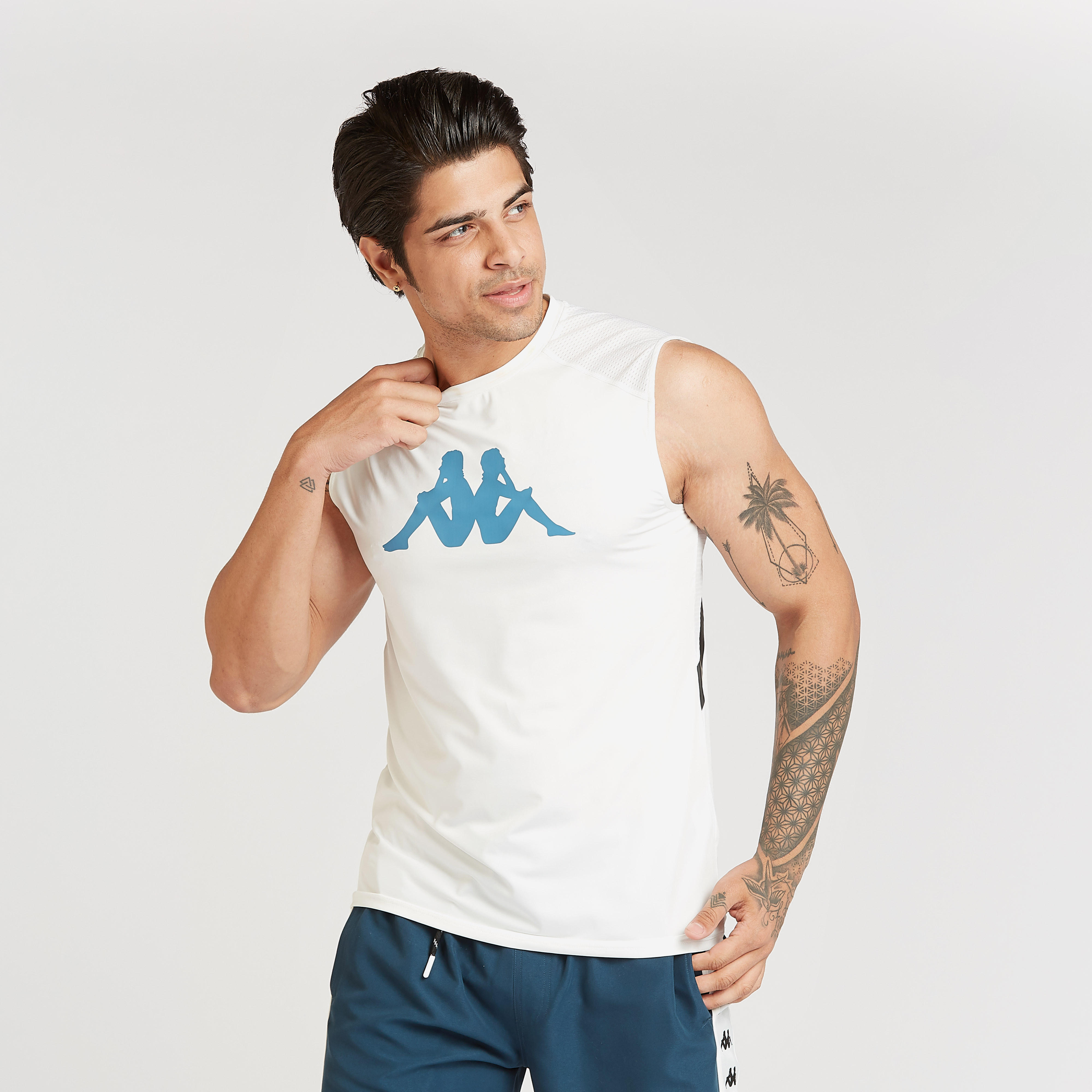 تيشيرت سادة دون أكمام بياقة ضيقة وطبعات من كابا-men-clothing-sportswearandactivewear-tshirtsandpolos-image-1