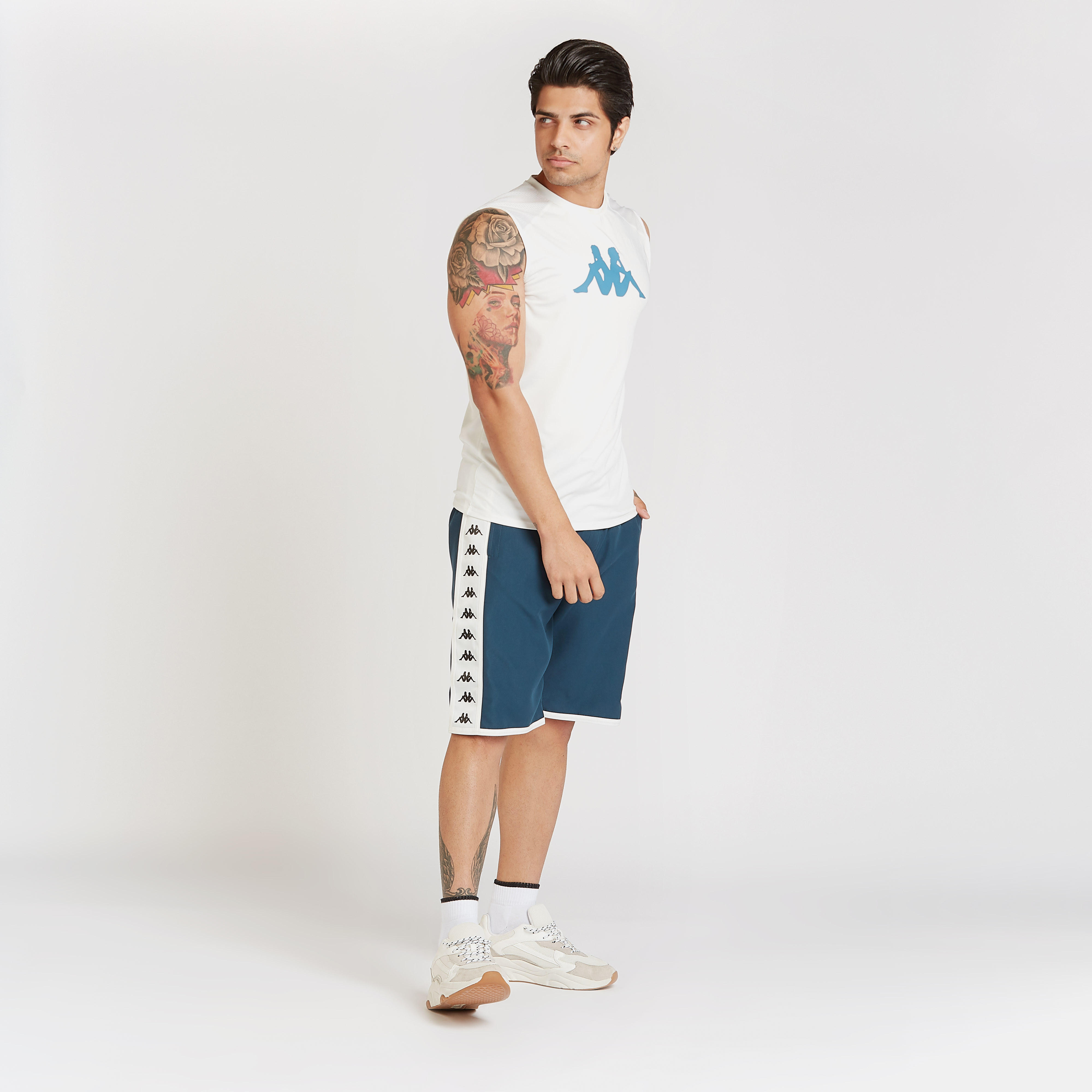 تيشيرت سادة دون أكمام بياقة ضيقة وطبعات من كابا-men-clothing-sportswearandactivewear-tshirtsandpolos-image-2