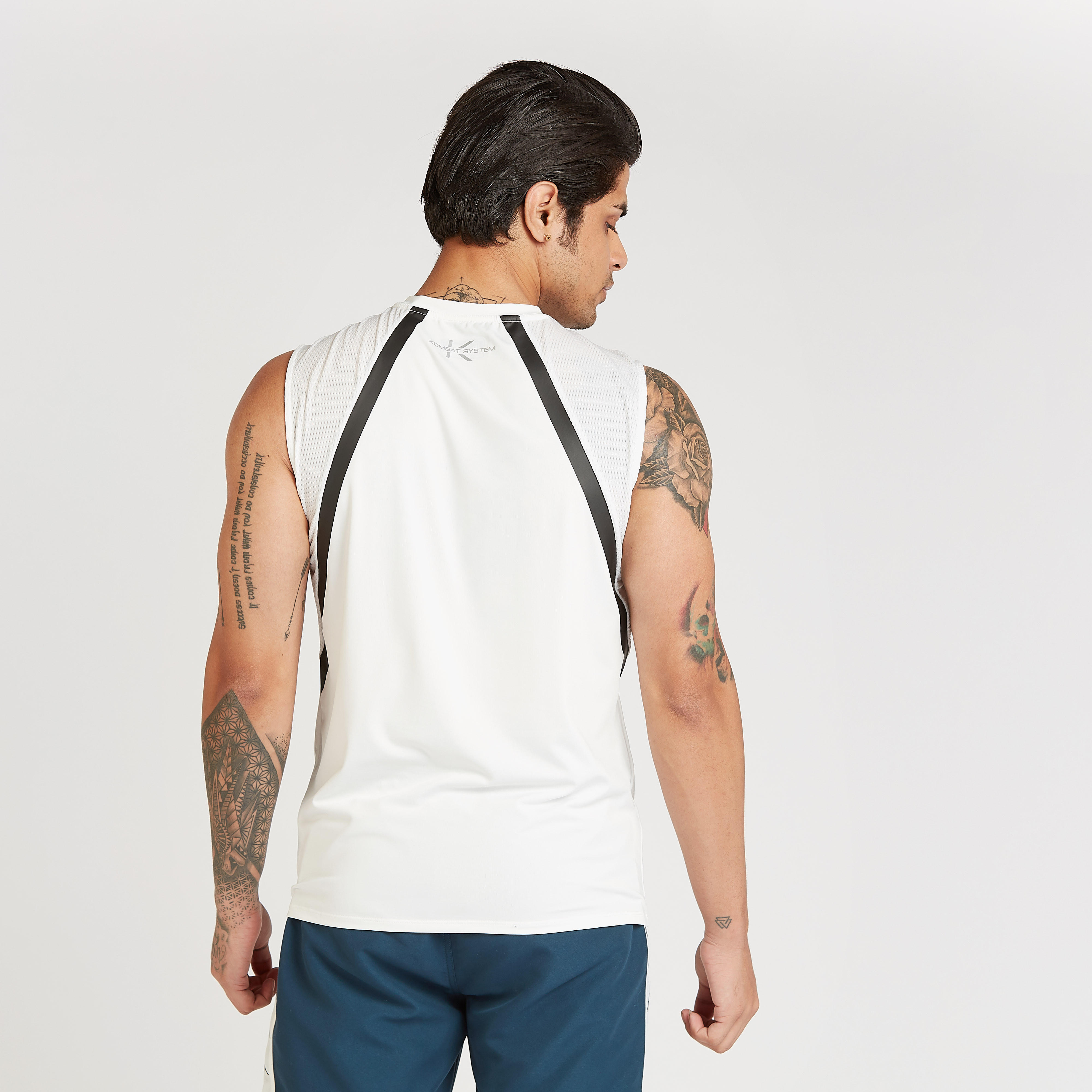 تيشيرت سادة دون أكمام بياقة ضيقة وطبعات من كابا-men-clothing-sportswearandactivewear-tshirtsandpolos-image-4