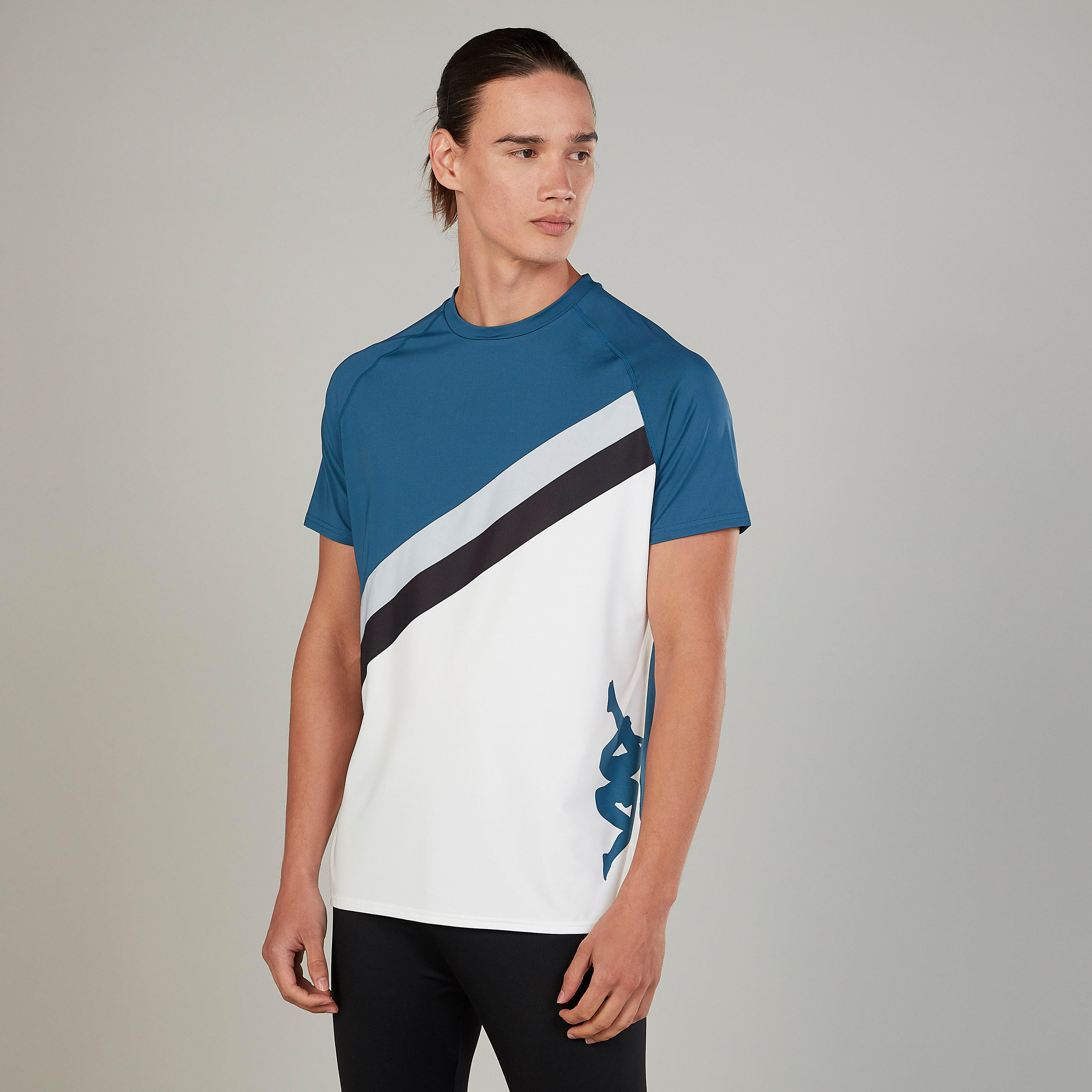 تيشيرت بياقة ضيّقة وأكمام قصيرة وطبعات من كابا-men-clothing-sportswearandactivewear-tshirtsandpolos-image-1
