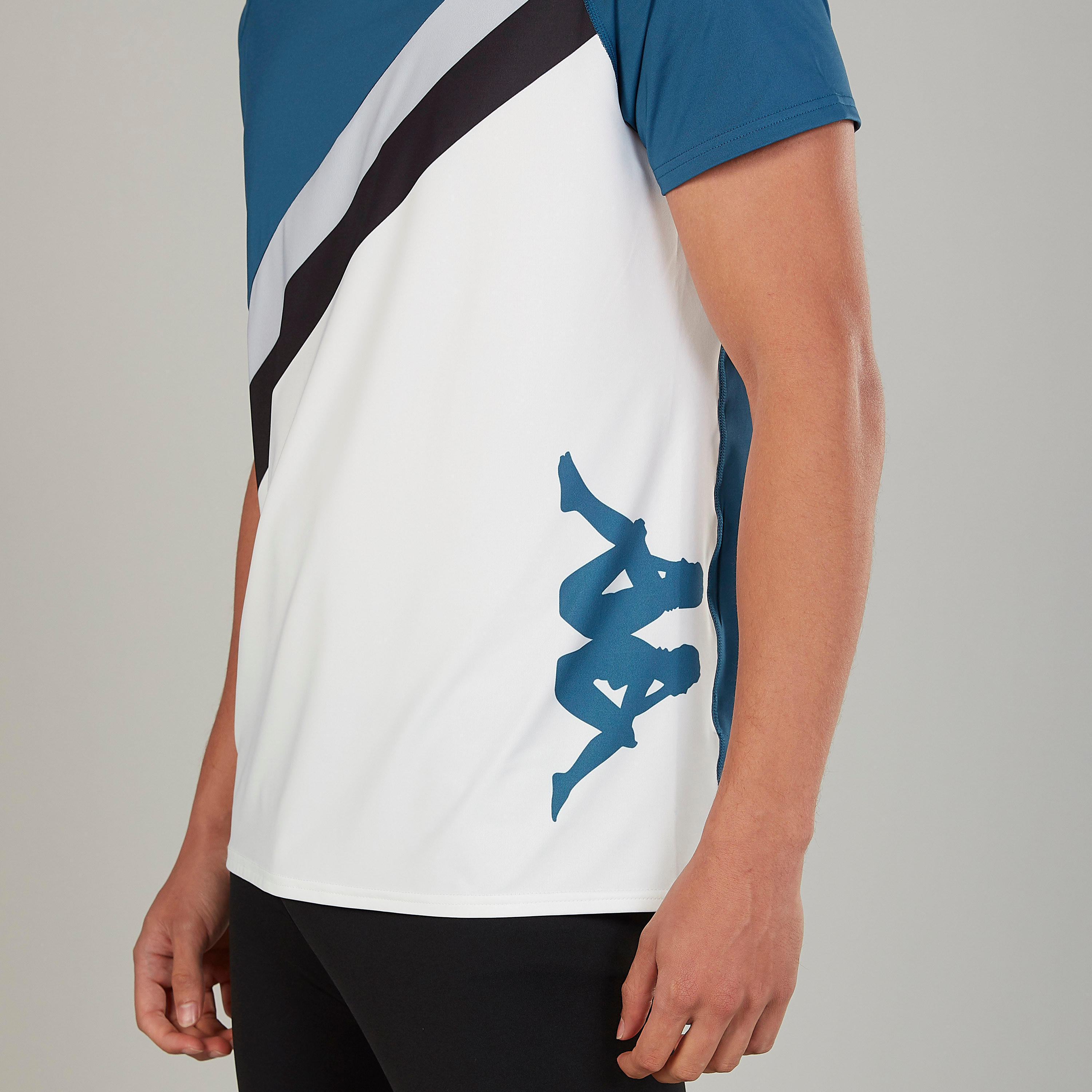 تيشيرت بياقة ضيّقة وأكمام قصيرة وطبعات من كابا-men-clothing-sportswearandactivewear-tshirtsandpolos-image-3