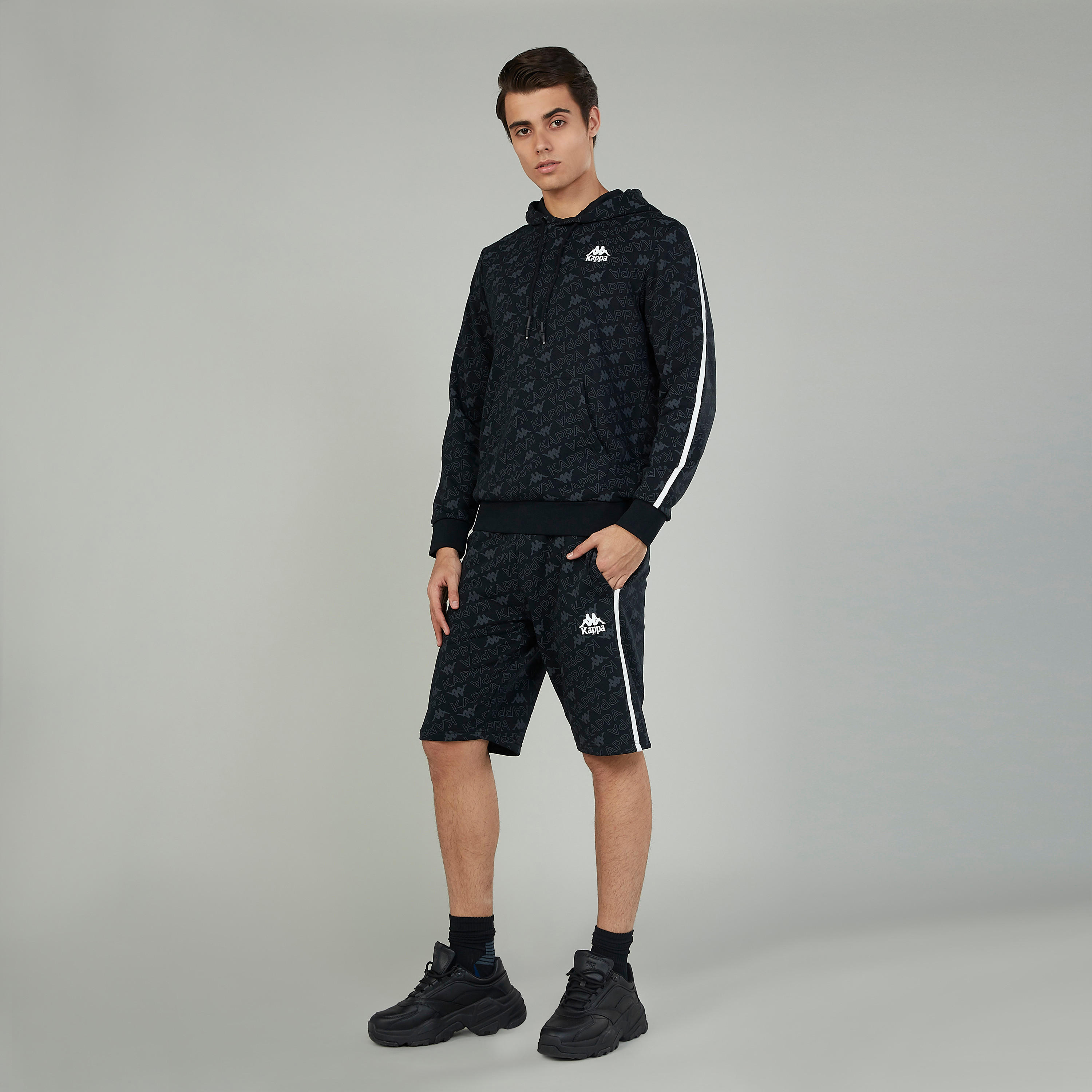هودي بأكمام طويلة وجيوب كانجارو وطبعات من كابا-men-winterwear-hoodiesandsweatshirts-image-4