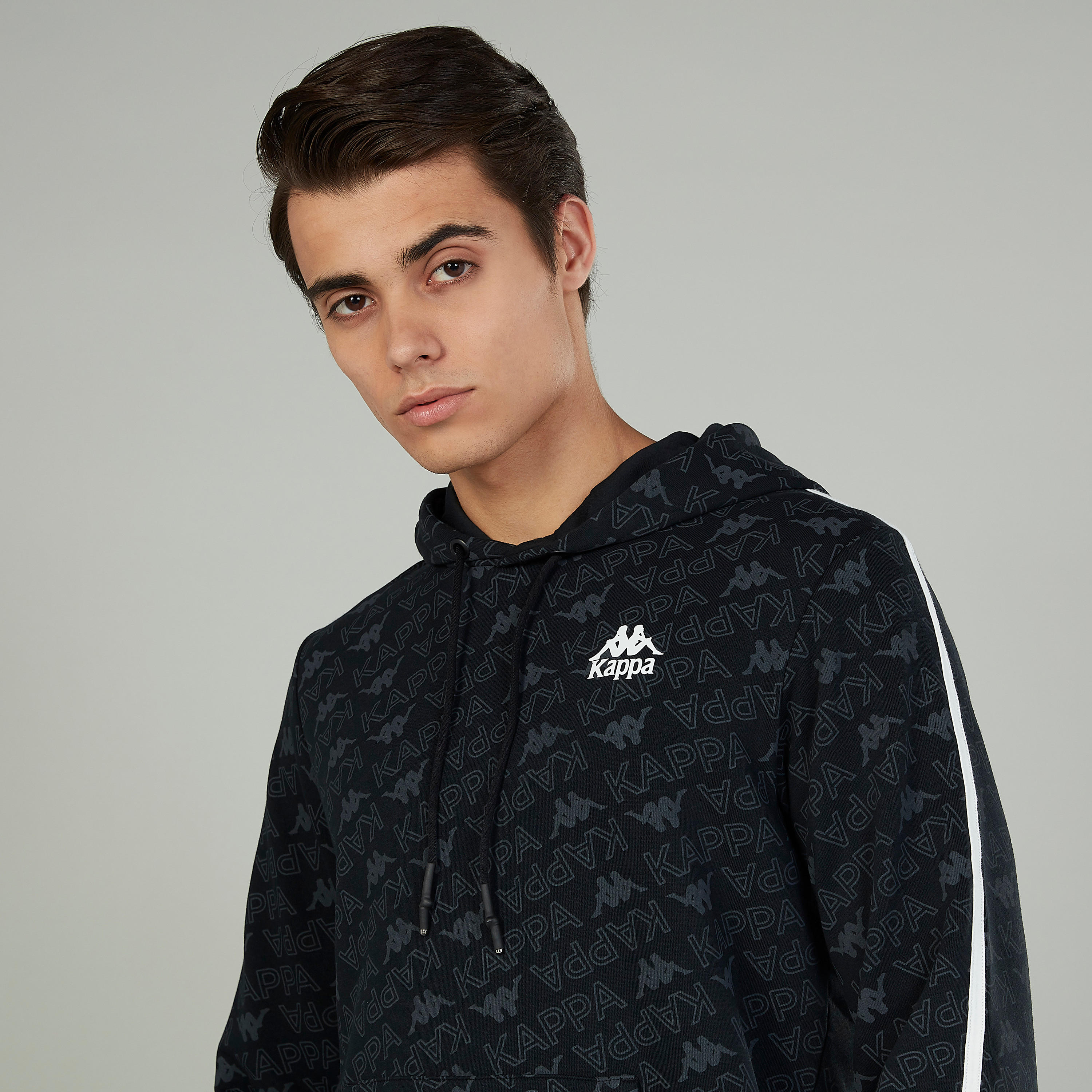 هودي بأكمام طويلة وجيوب كانجارو وطبعات من كابا-men-winterwear-hoodiesandsweatshirts-image-3