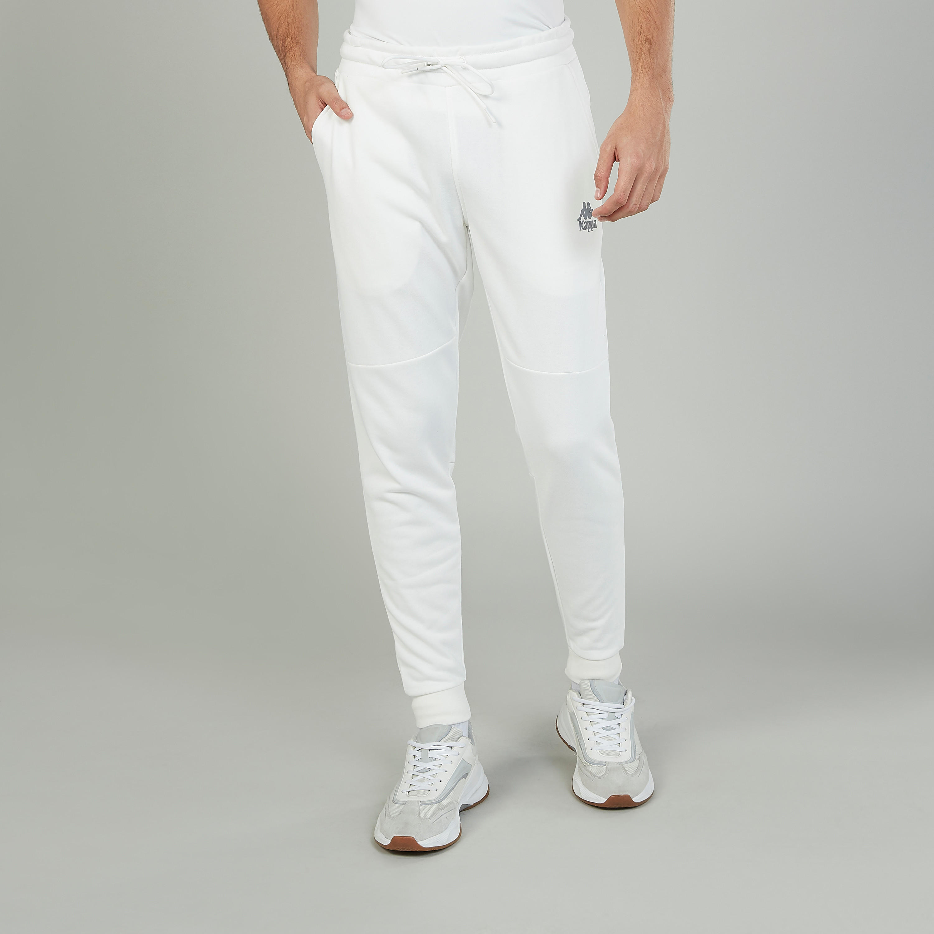 بنطلون رياضي بخصر مطّاطي وجيوب وطبعات من كابا-men-clothing-sportswearandactivewear-bottoms-image-5