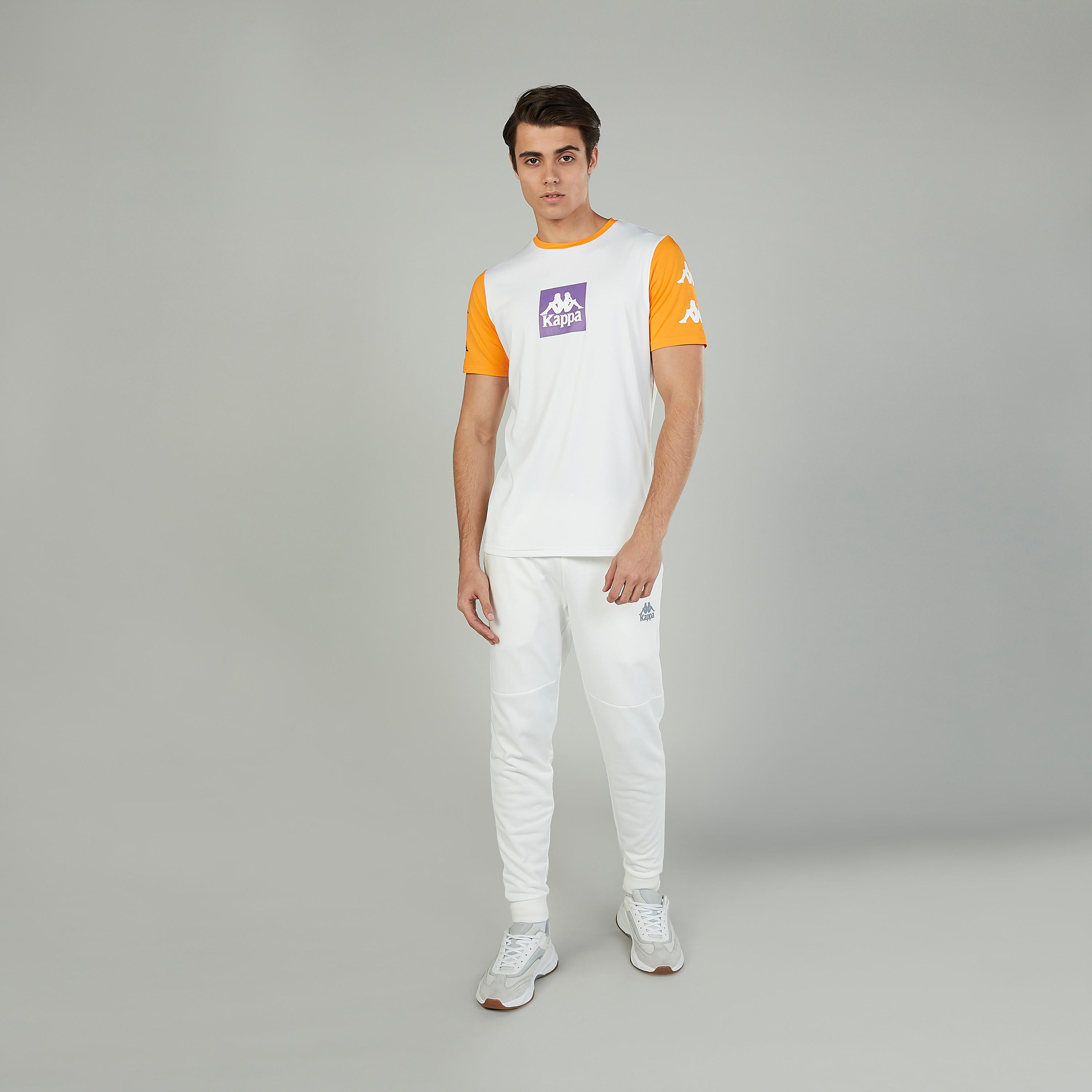 بنطلون رياضي بخصر مطّاطي وجيوب وطبعات من كابا-men-clothing-sportswearandactivewear-bottoms-image-4