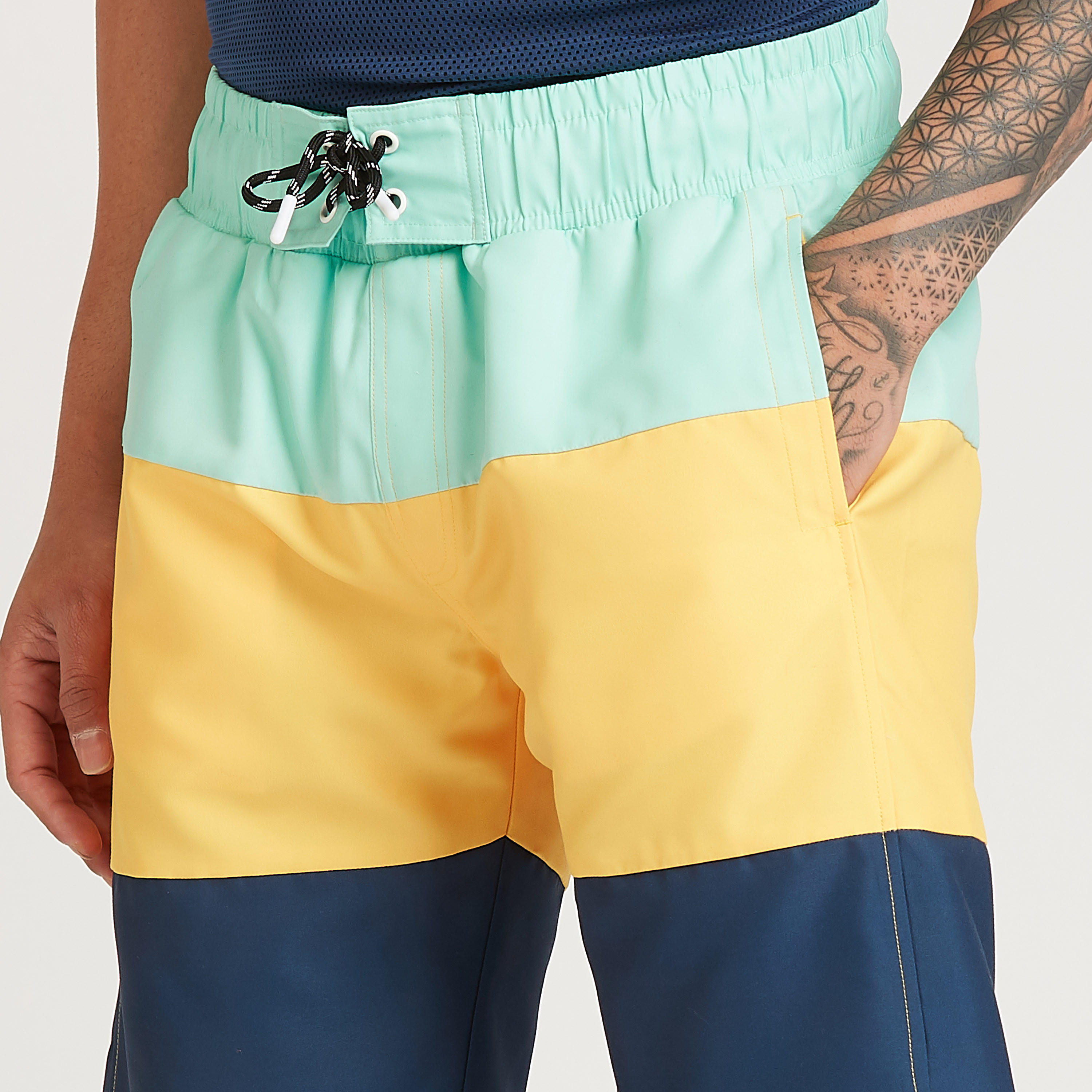 شورت بقوالب ملّونة برباط وتفاصيل جيوب من كابا-men-clothing-sportswearandactivewear-bottoms-image-3