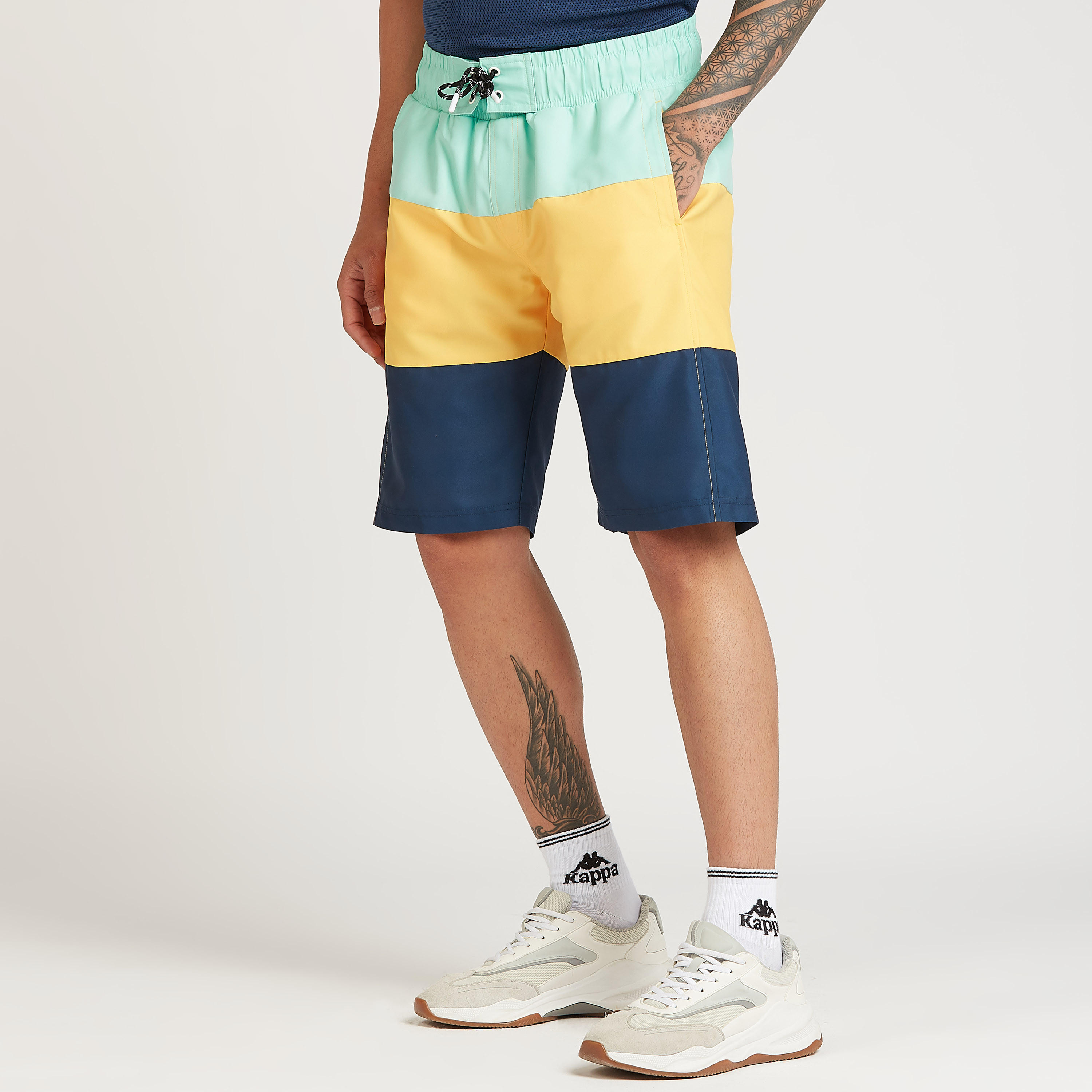شورت بقوالب ملّونة برباط وتفاصيل جيوب من كابا-men-clothing-sportswearandactivewear-bottoms-image-5
