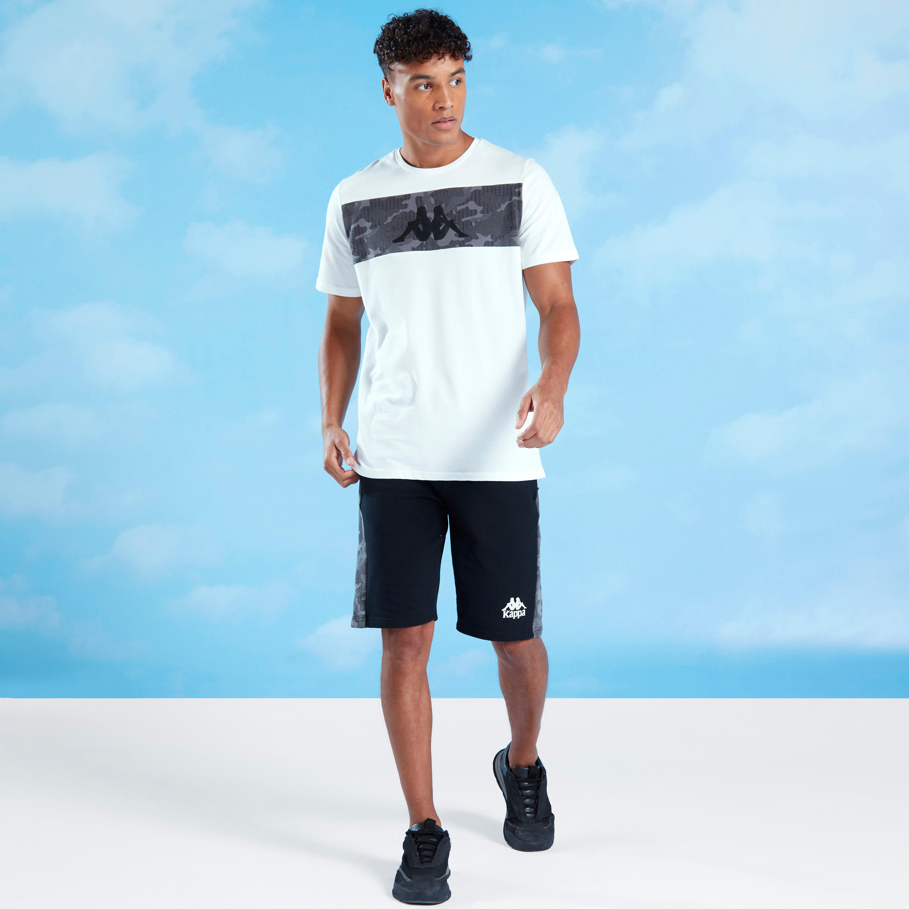 شورت برباط وجيوب وطبعات مموّهة من كابا-men-clothing-sportswearandactivewear-bottoms-image-2