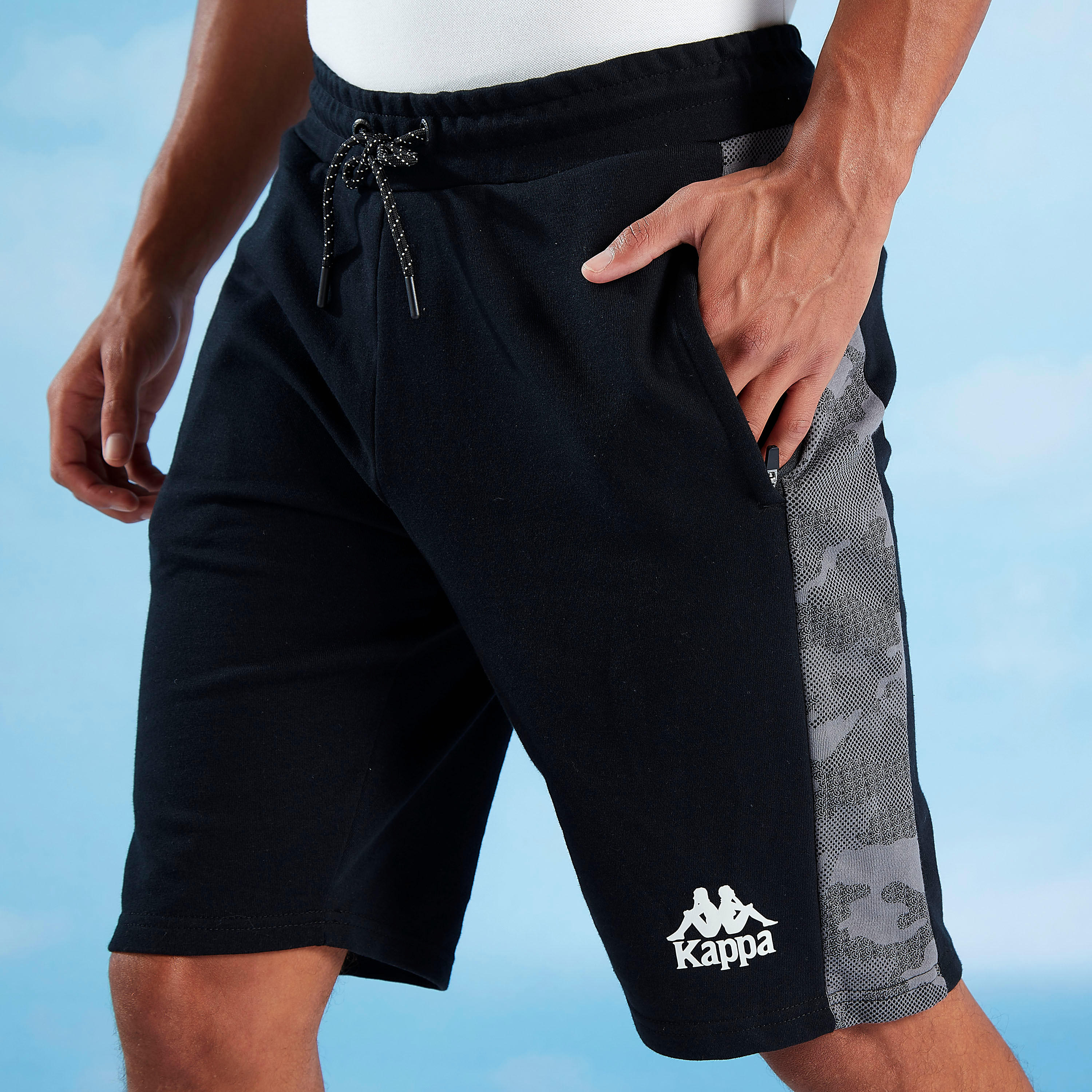 شورت برباط وجيوب وطبعات مموّهة من كابا-men-clothing-sportswearandactivewear-bottoms-image-3