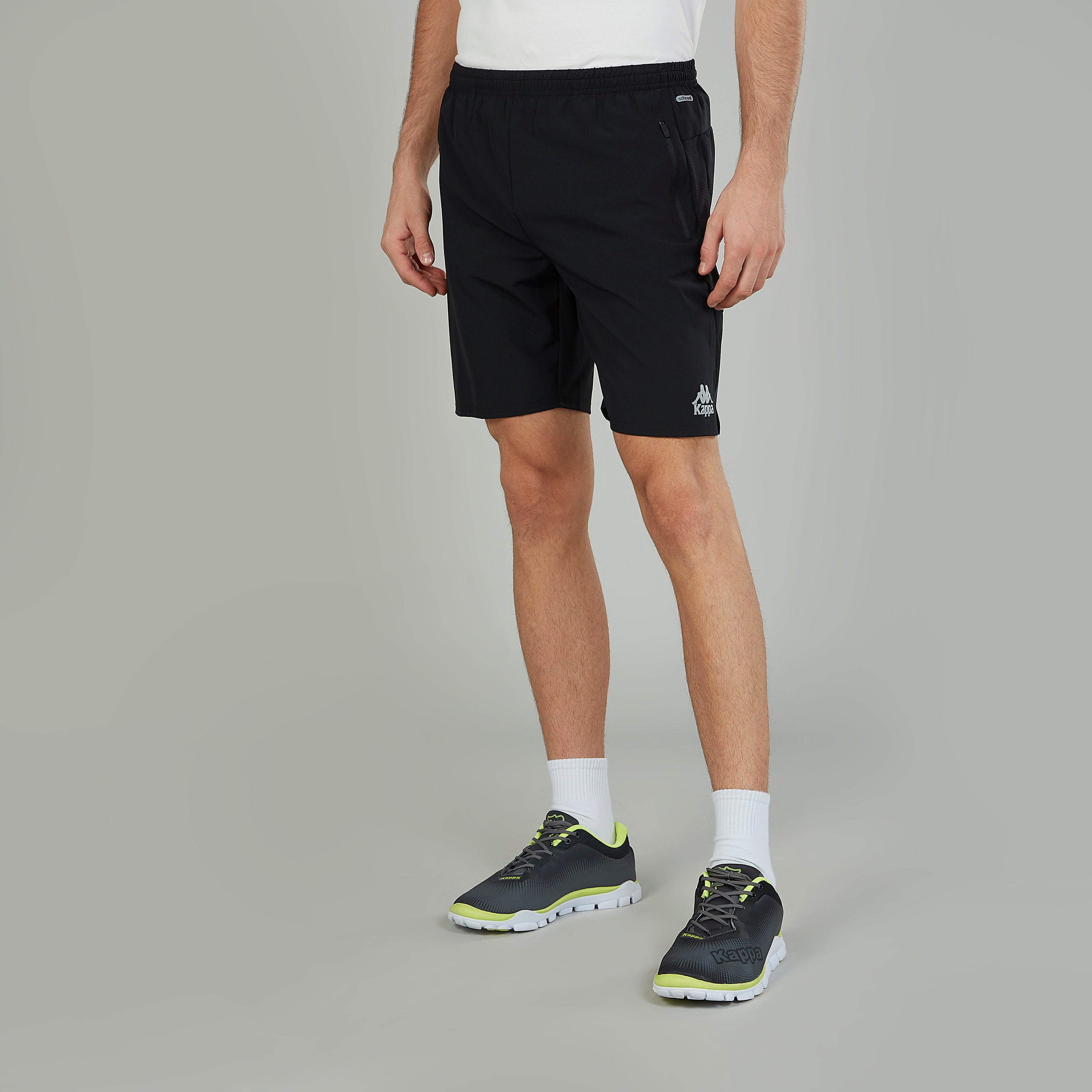 شورت مستدام سادة بخصر مطاطي متوسط الارتفاع وجيوب من كابا-men-clothing-sportswearandactivewear-bottoms-image-4