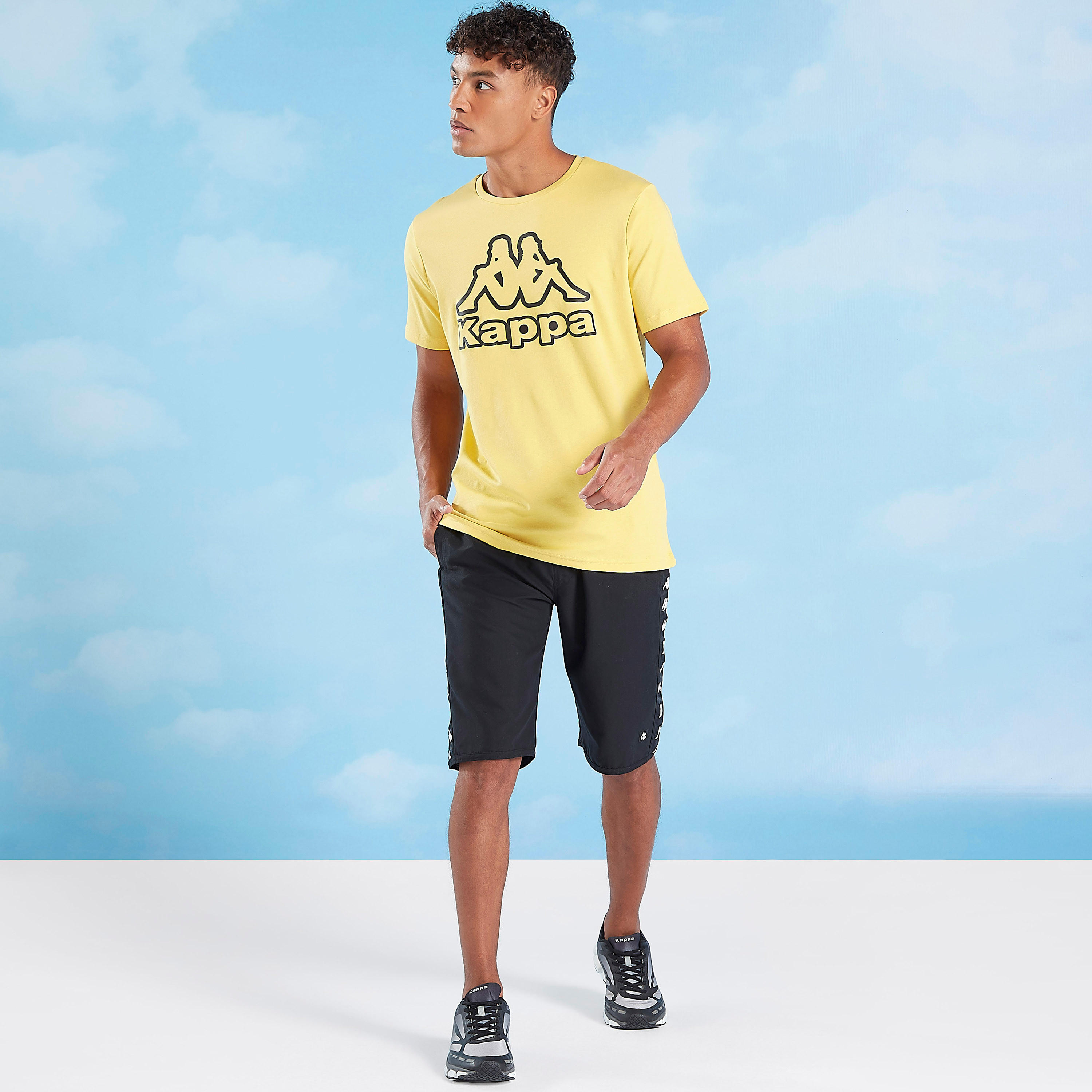 شورت سادة برباط وتفاصيل جيوب من كابا-men-clothing-sportswearandactivewear-bottoms-image-4