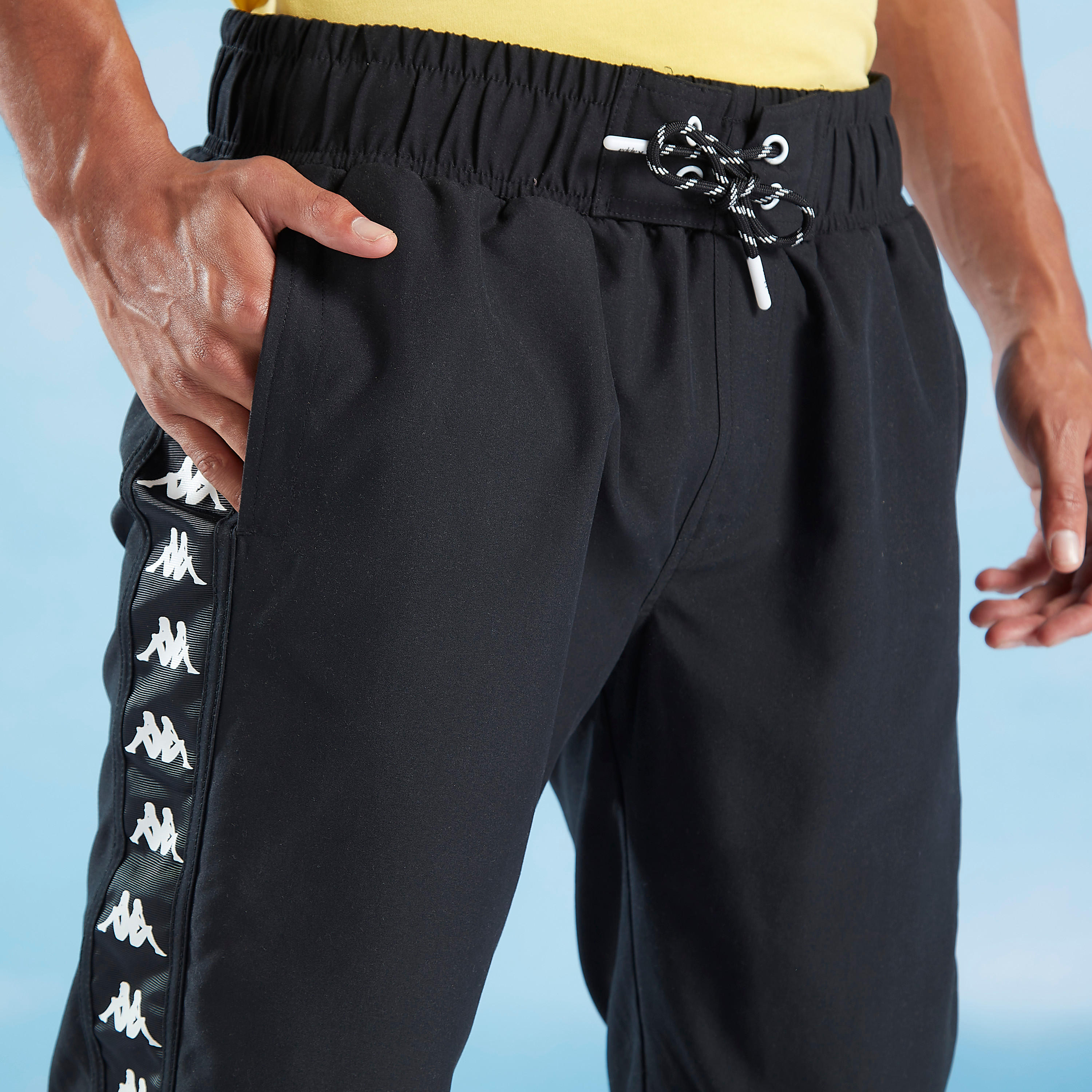 شورت سادة برباط وتفاصيل جيوب من كابا-men-clothing-sportswearandactivewear-bottoms-image-3