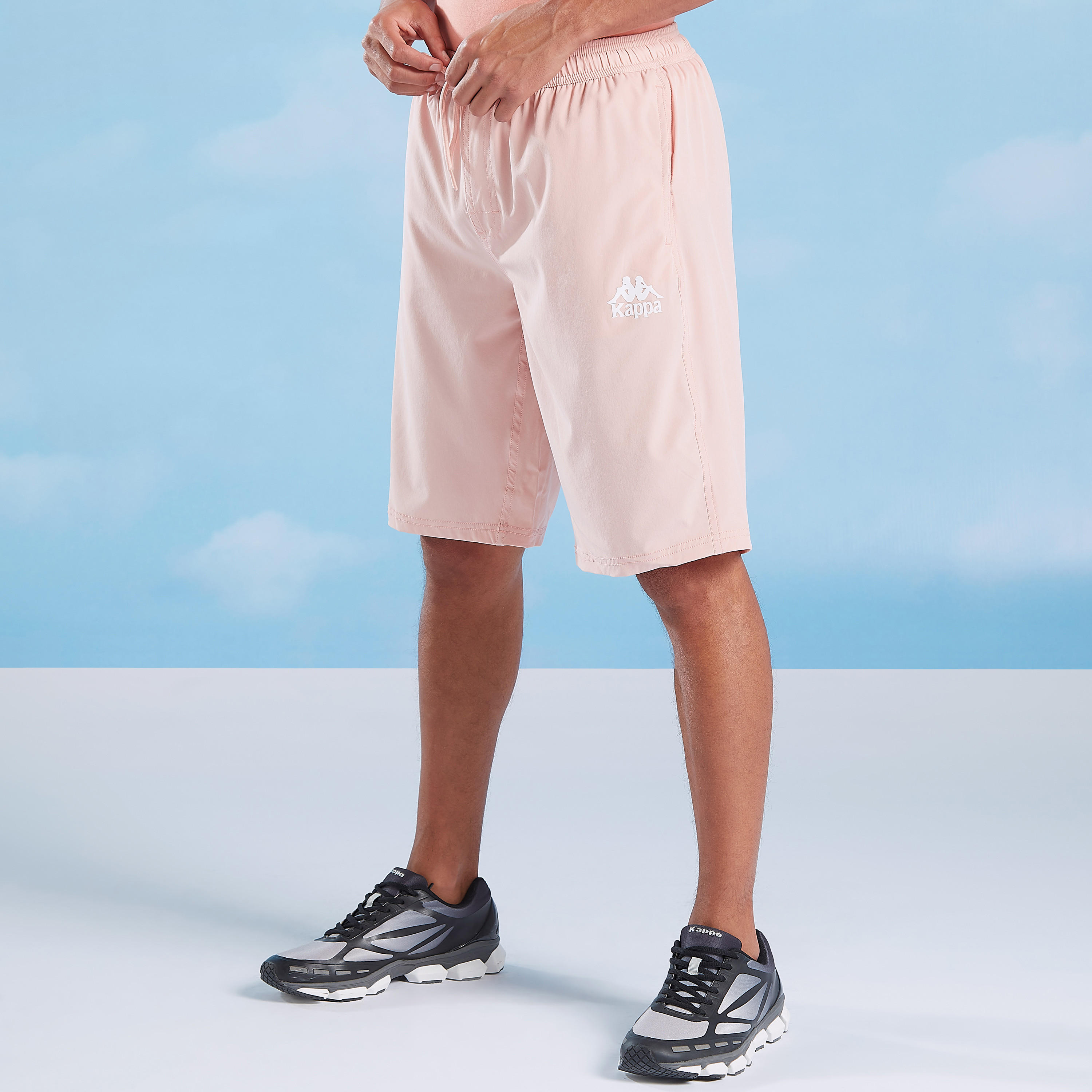 شورت سادة برباط وتفاصيل جيوب من كابا-men-clothing-sportswearandactivewear-bottoms-image-4