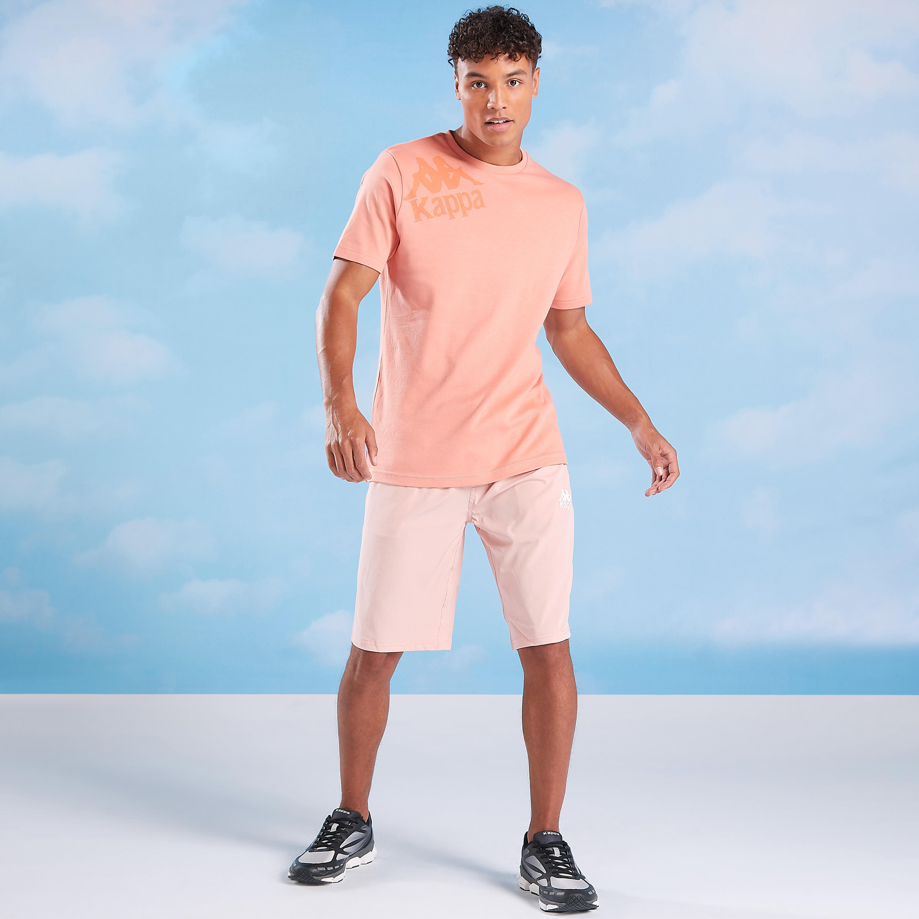 شورت سادة برباط وتفاصيل جيوب من كابا-men-clothing-sportswearandactivewear-bottoms-image-3