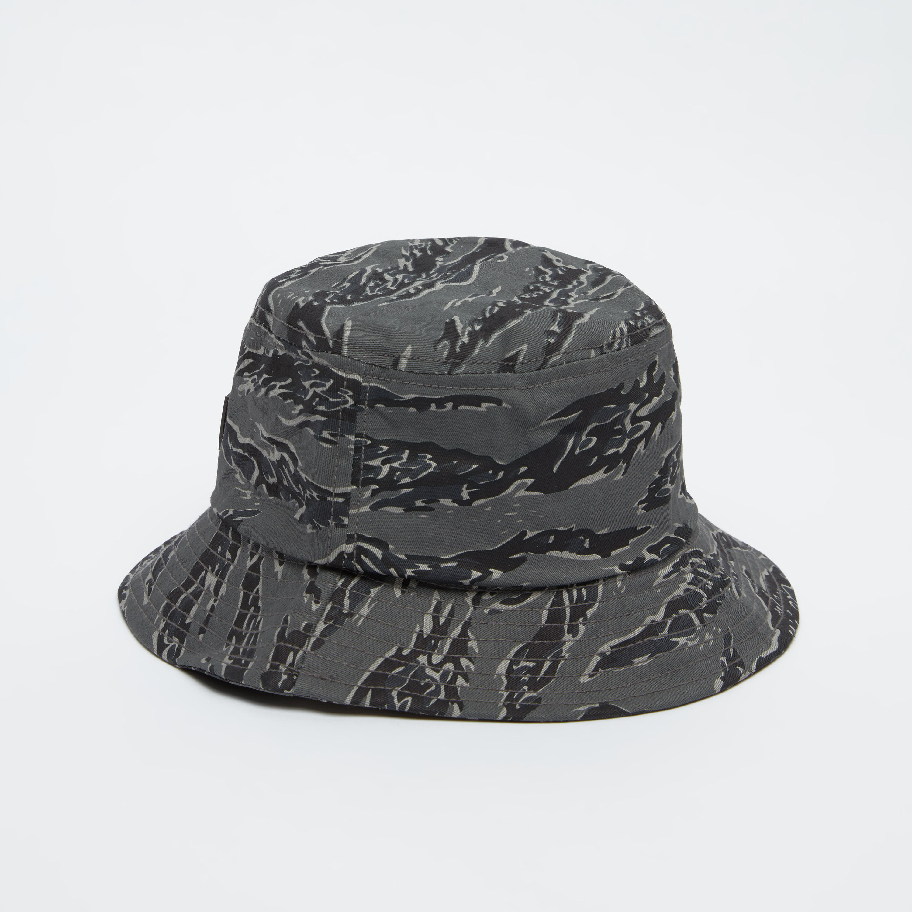 قبعة دلو بطبعات من كابا-men-caps-image-1
