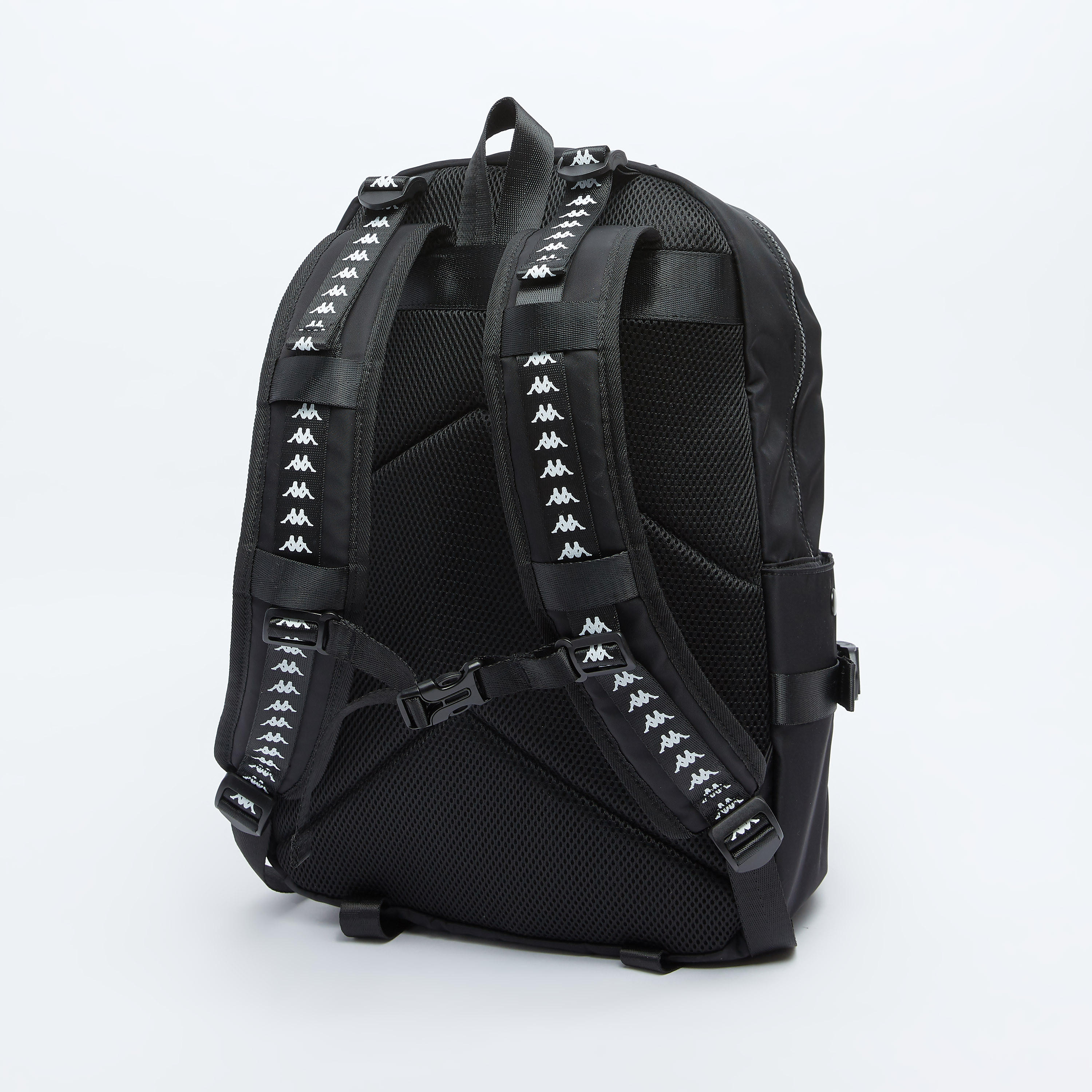 شنطة ظهر مخططة بحمّالات كتف قابلة للتعديل ومقبض علوي من كابا-men-bags-image-2