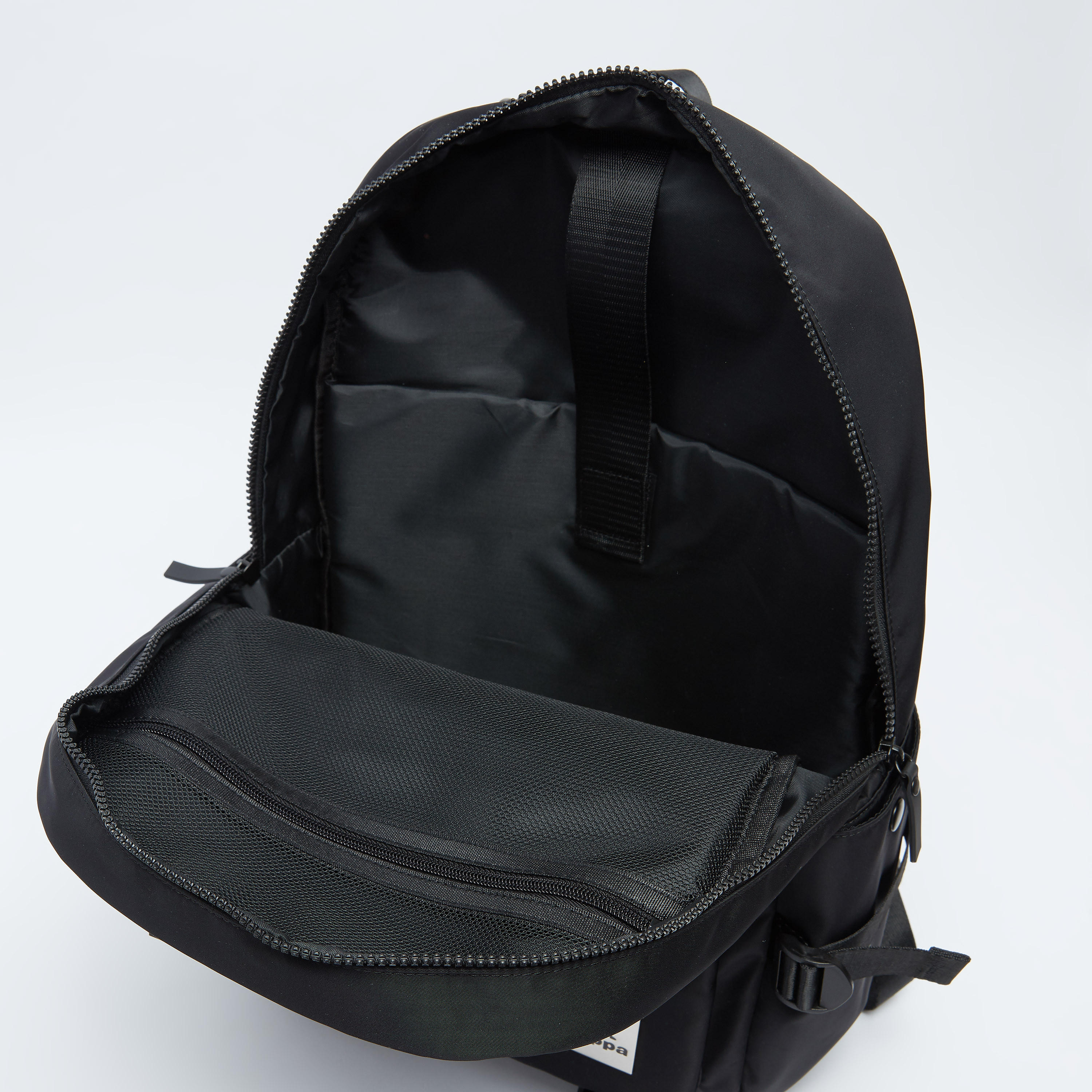 شنطة ظهر مخططة بحمّالات كتف قابلة للتعديل ومقبض علوي من كابا-men-bags-image-1