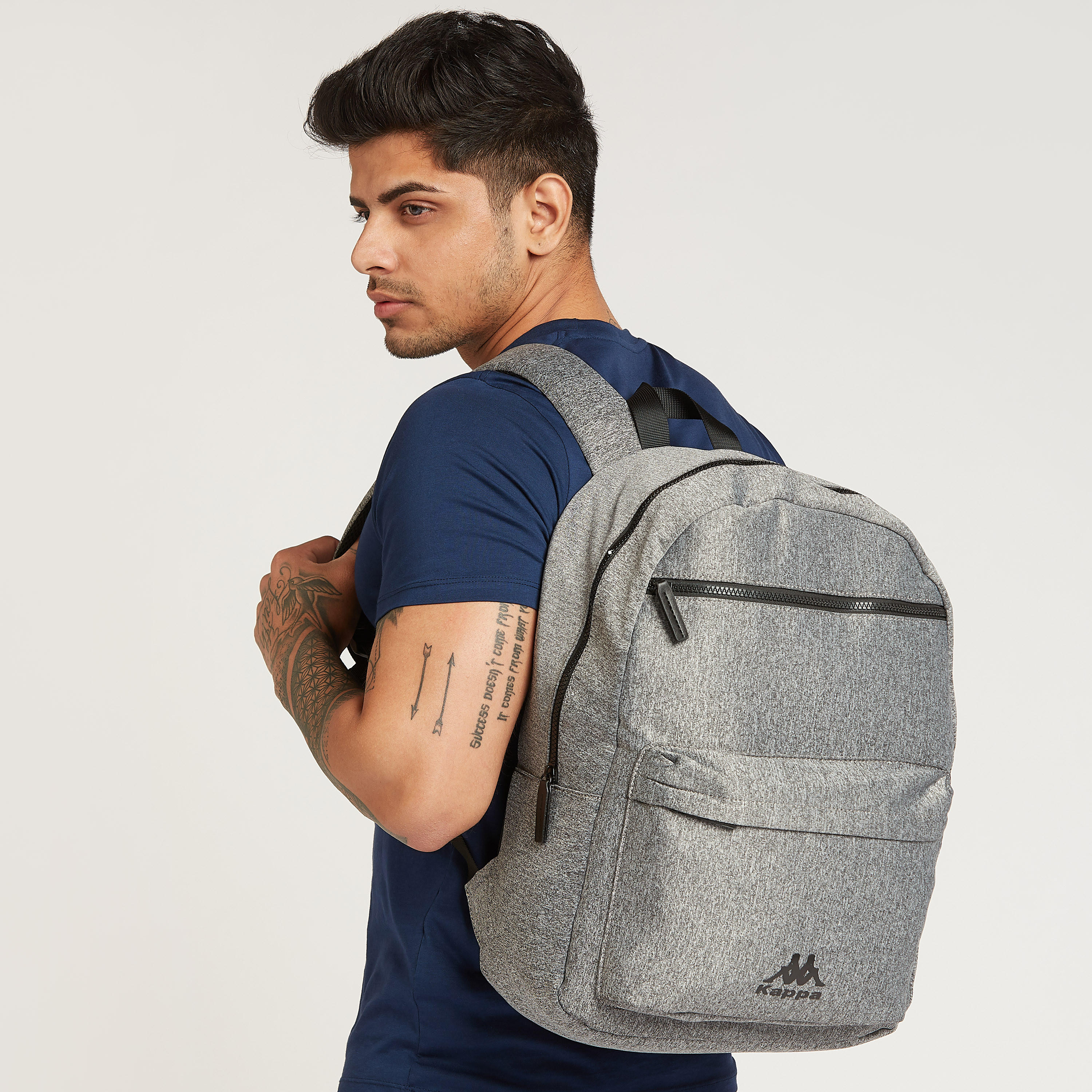 شنطة ظهر بارزة الملمس بحمّالات كتف قابلة للتعديل من كابا-men-bags-image-4