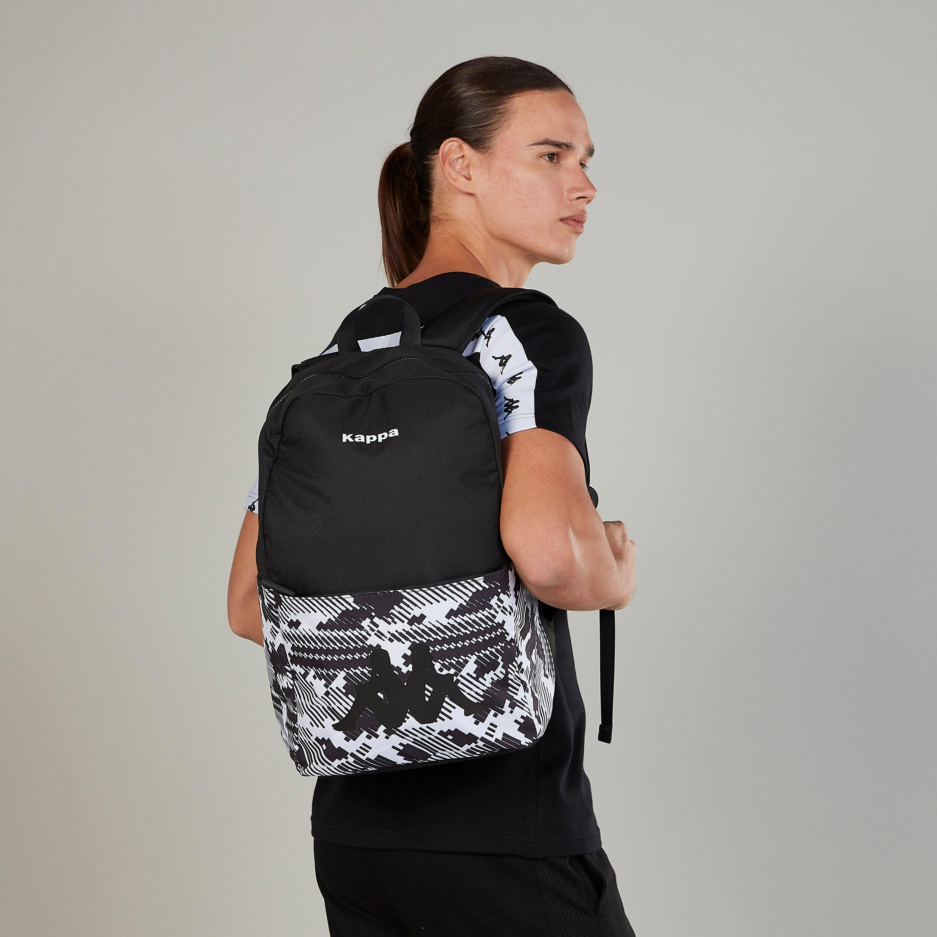 شنطة ظهر بطبعات بحمّالات كتف قابلة للتعديل ومقبض علوي من كابا-men-bags-image-4