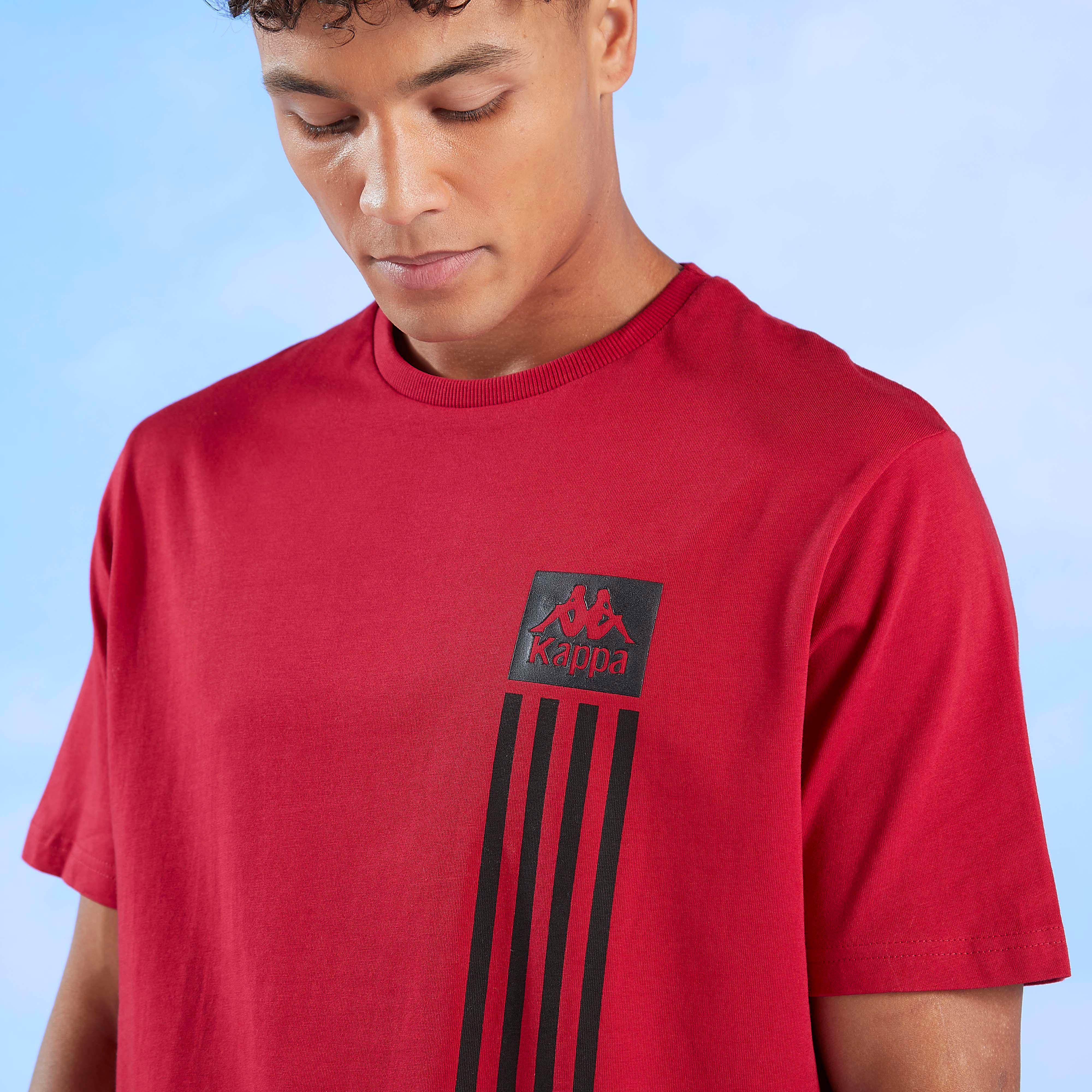 تيشيرت بياقة ضيّقة وأكمام قصيرة وطبعات من كابا-men-clothing-sportswearandactivewear-tshirtsandpolos-image-3