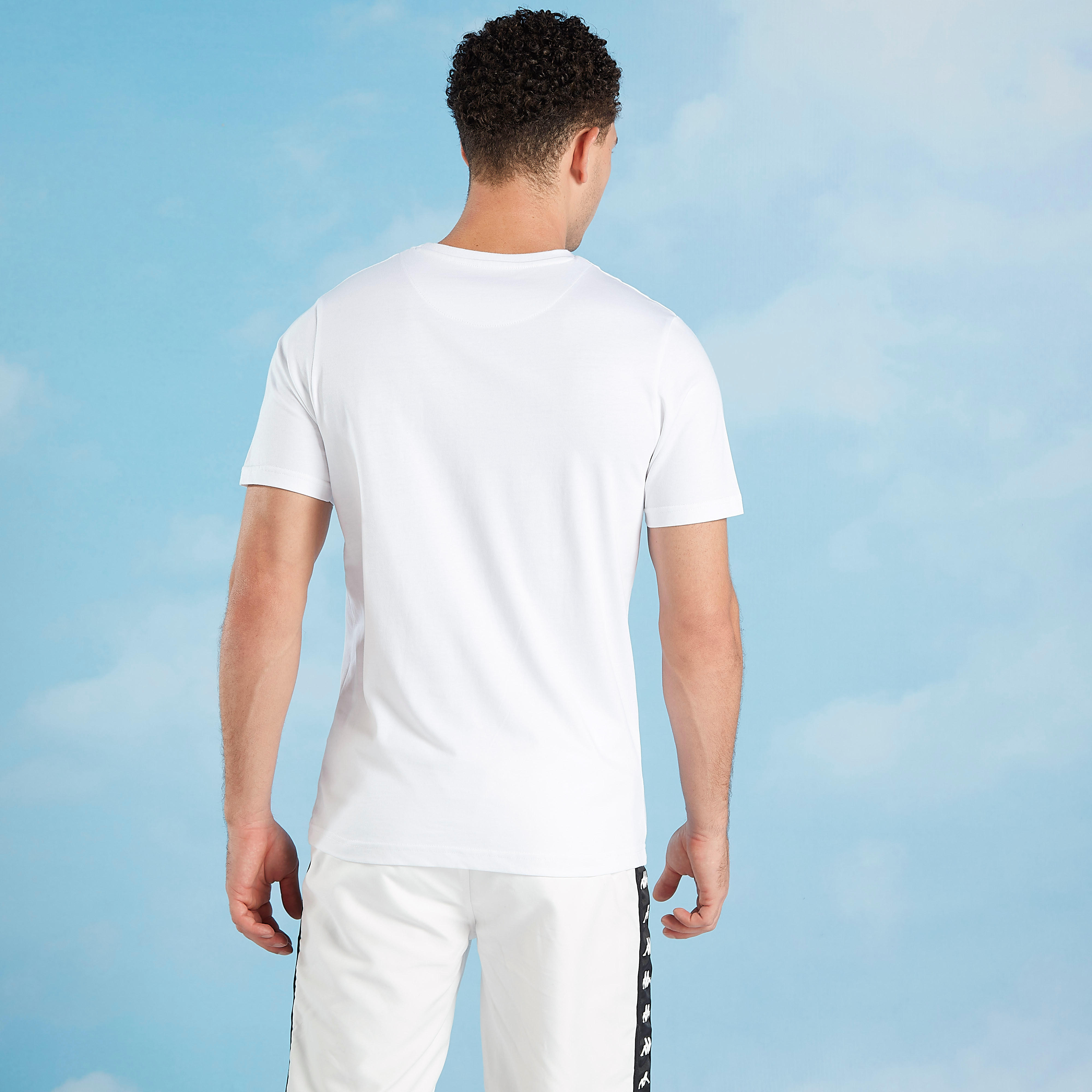 تيشيرت بياقة ضيّقة وأكمام قصيرة وطبعات من كابا-men-clothing-sportswearandactivewear-tshirtsandpolos-image-4