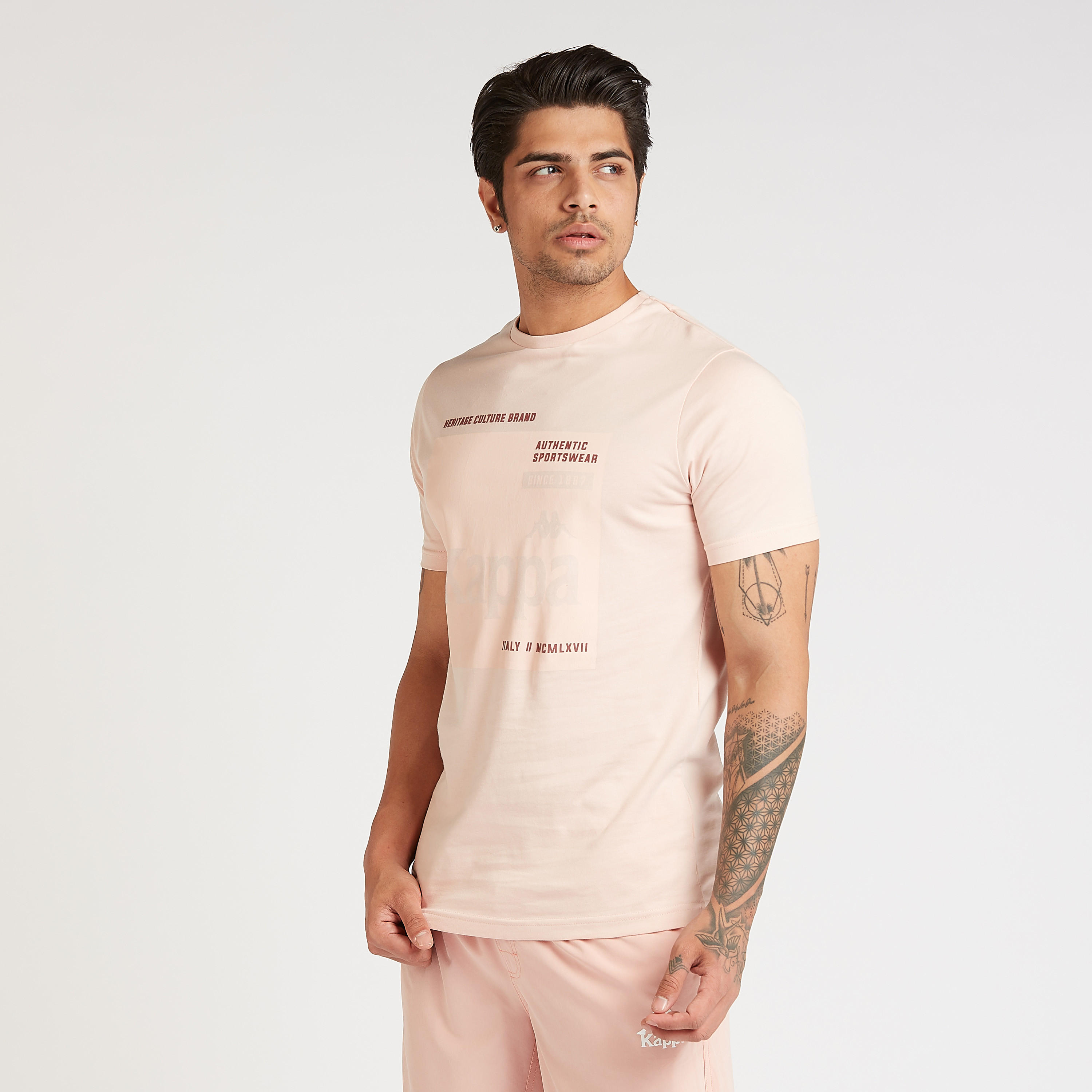 تيشيرت بياقة مستديرة وأكمام قصيرة وطبعات من كابا-men-clothing-sportswearandactivewear-tshirtsandpolos-image-5