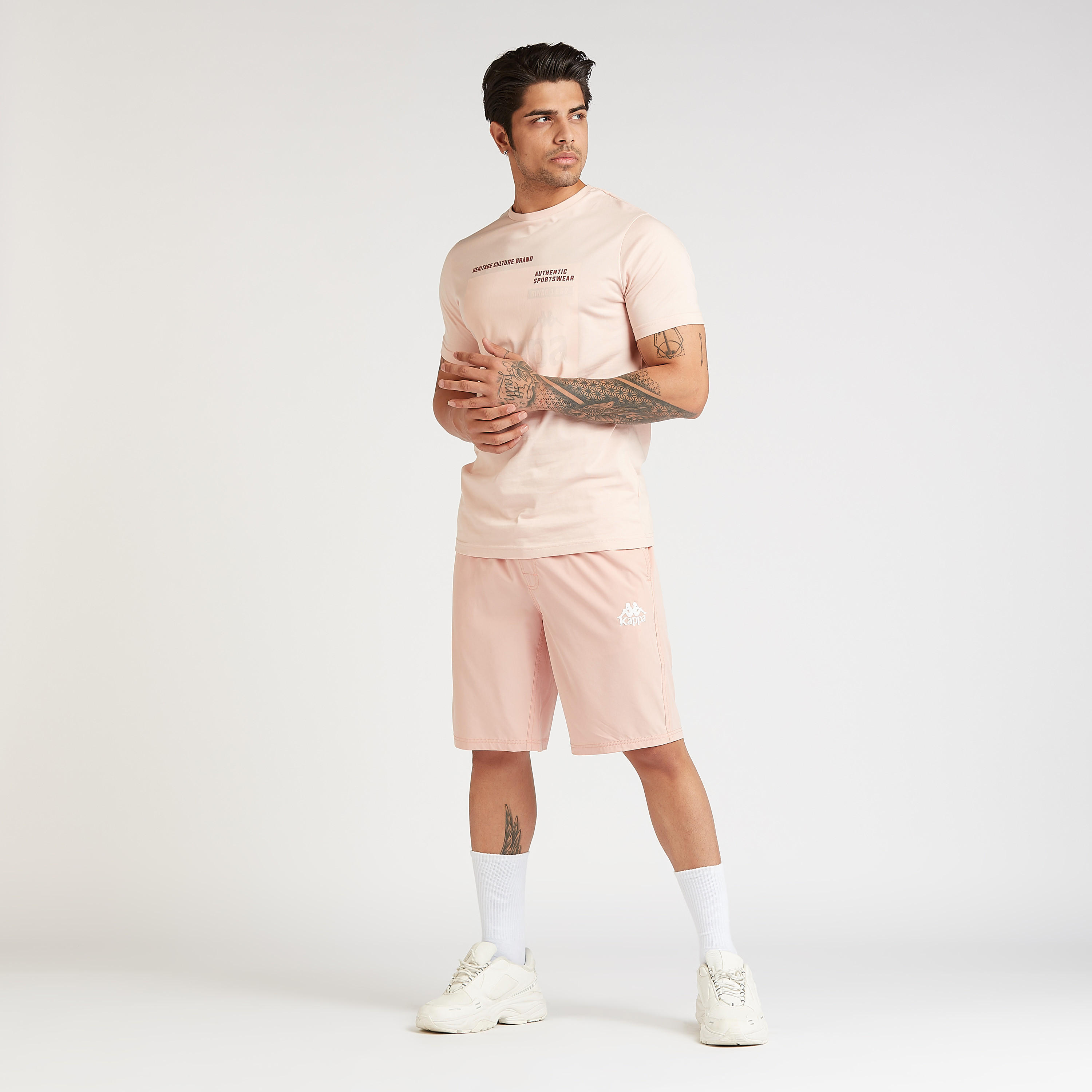 تيشيرت بياقة مستديرة وأكمام قصيرة وطبعات من كابا-men-clothing-sportswearandactivewear-tshirtsandpolos-image-6