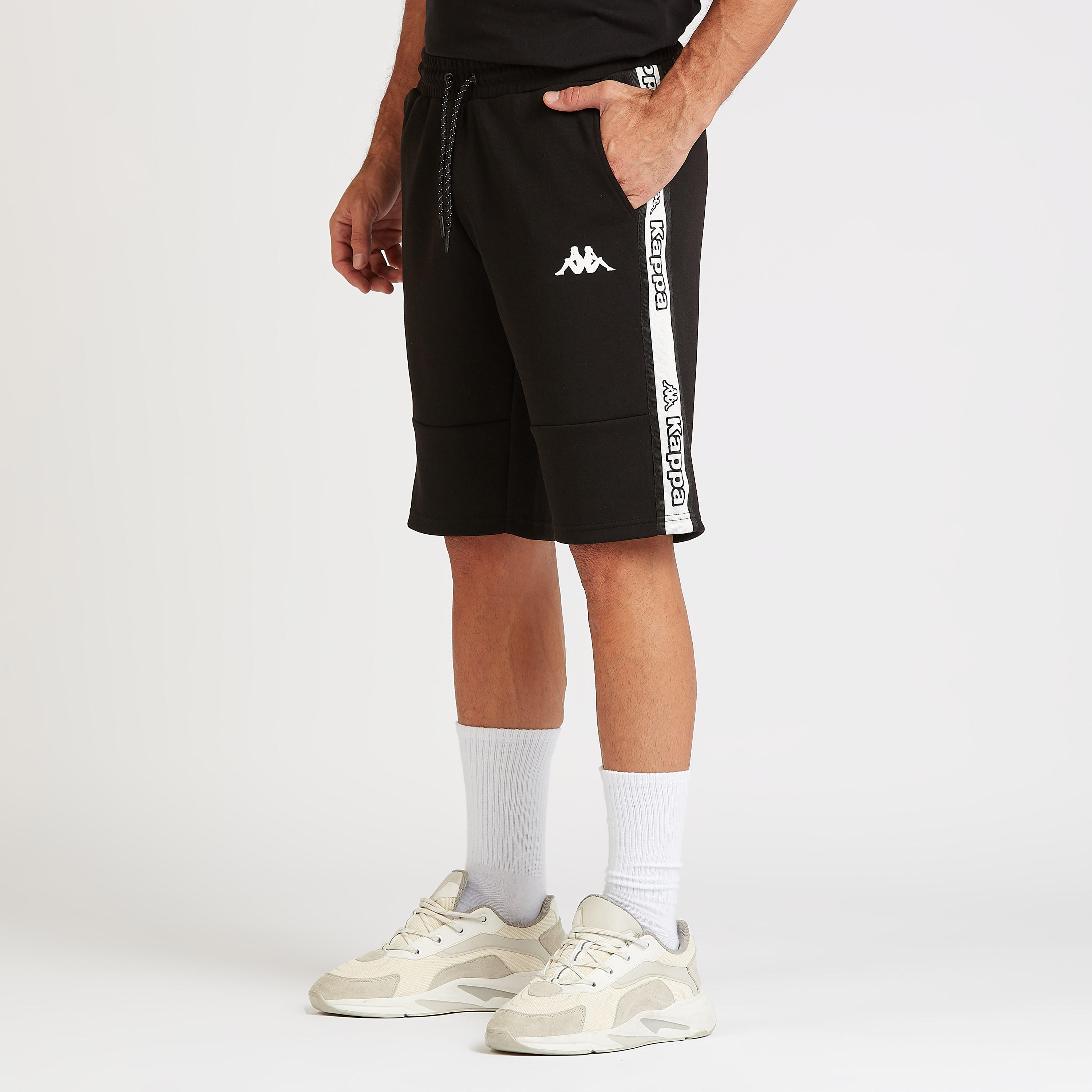 شورت برباط مطاطي وجيوب وشريطة من كابا-men-clothing-sportswearandactivewear-bottoms-image-1