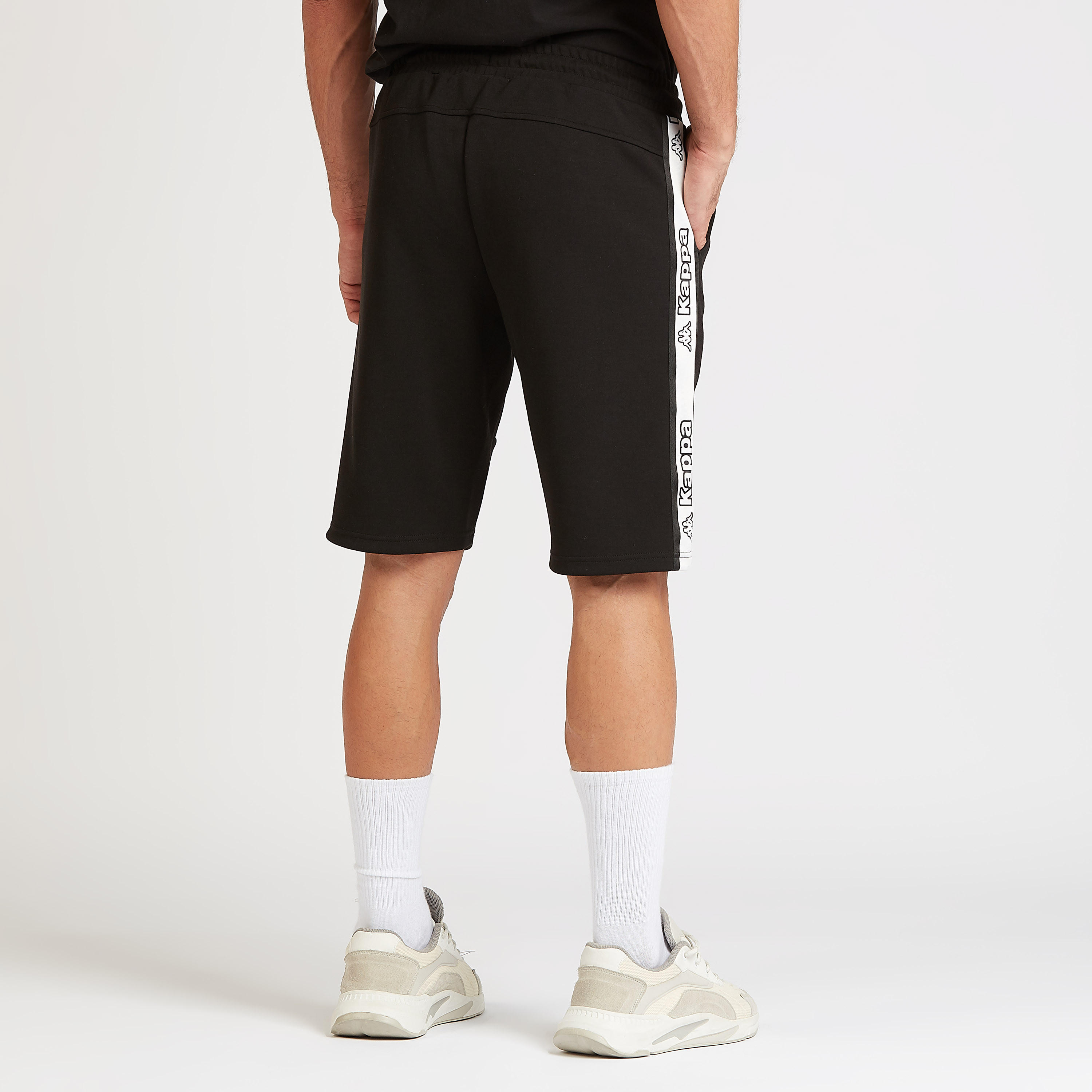شورت برباط مطاطي وجيوب وشريطة من كابا-men-clothing-sportswearandactivewear-bottoms-image-4