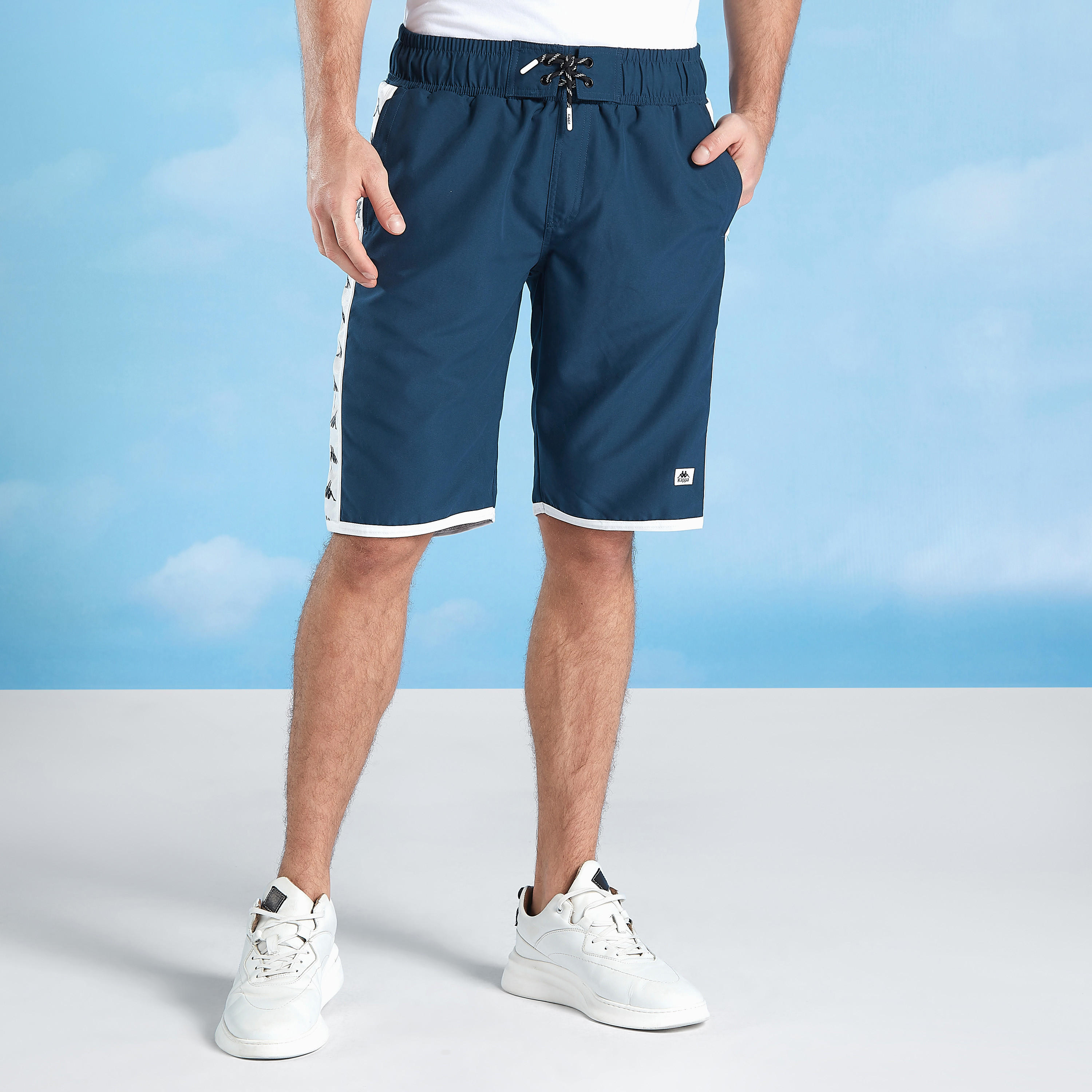 شورت برباط وتفاصيل جيوب وطبعات من كابا-men-clothing-sportswearandactivewear-bottoms-image-1