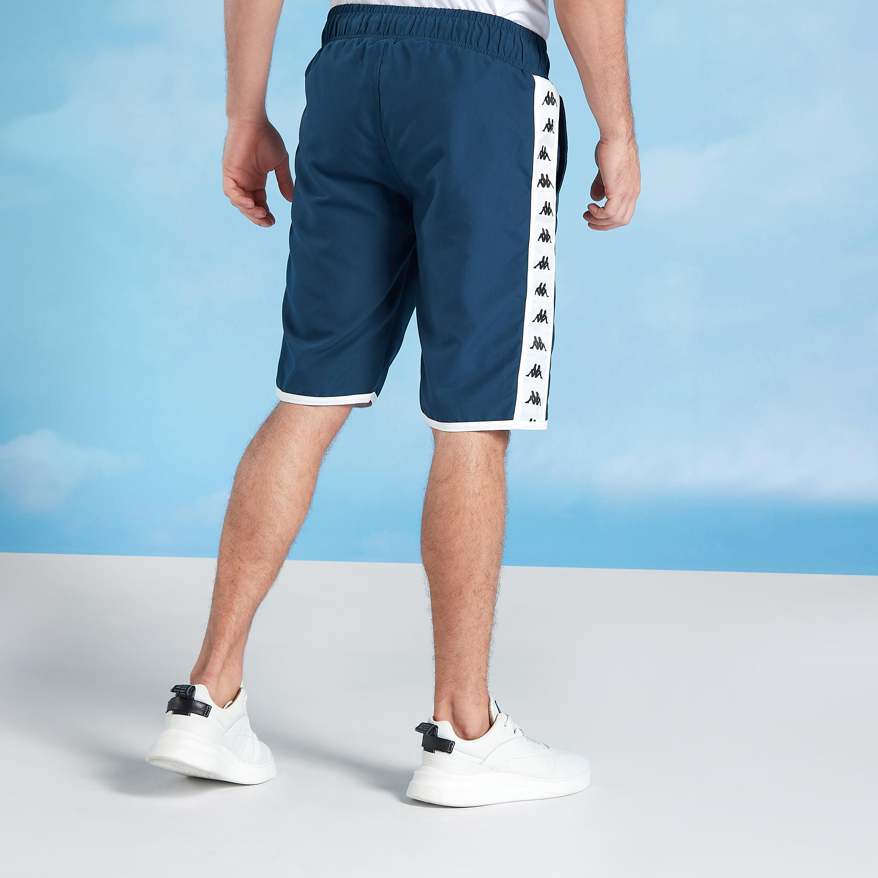 شورت برباط وتفاصيل جيوب وطبعات من كابا-men-clothing-sportswearandactivewear-bottoms-image-4