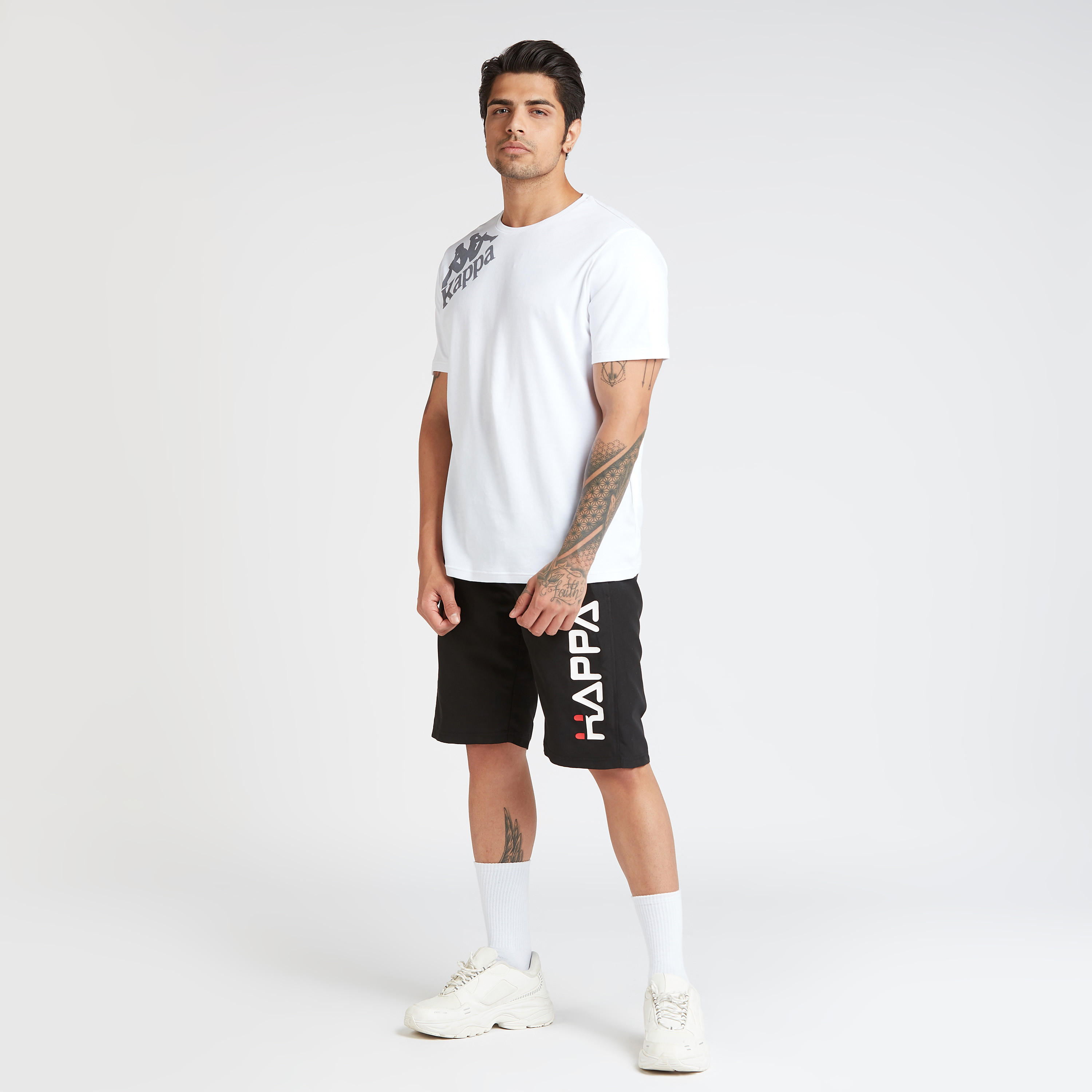 شورت برباط وتفاصيل جيوب وطبعات من كابا-men-clothing-sportswearandactivewear-bottoms-image-2