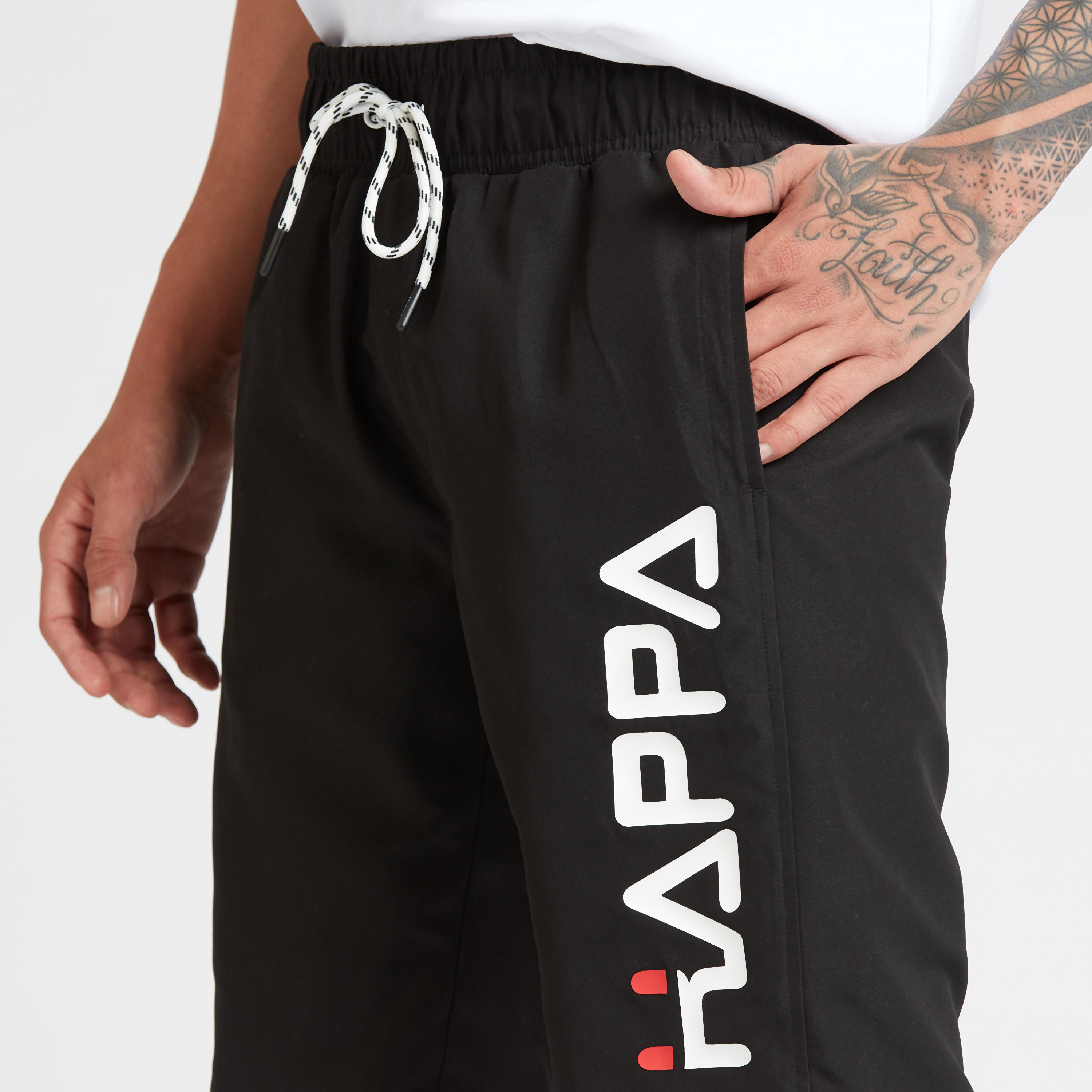 شورت برباط وتفاصيل جيوب وطبعات من كابا-men-clothing-sportswearandactivewear-bottoms-image-3