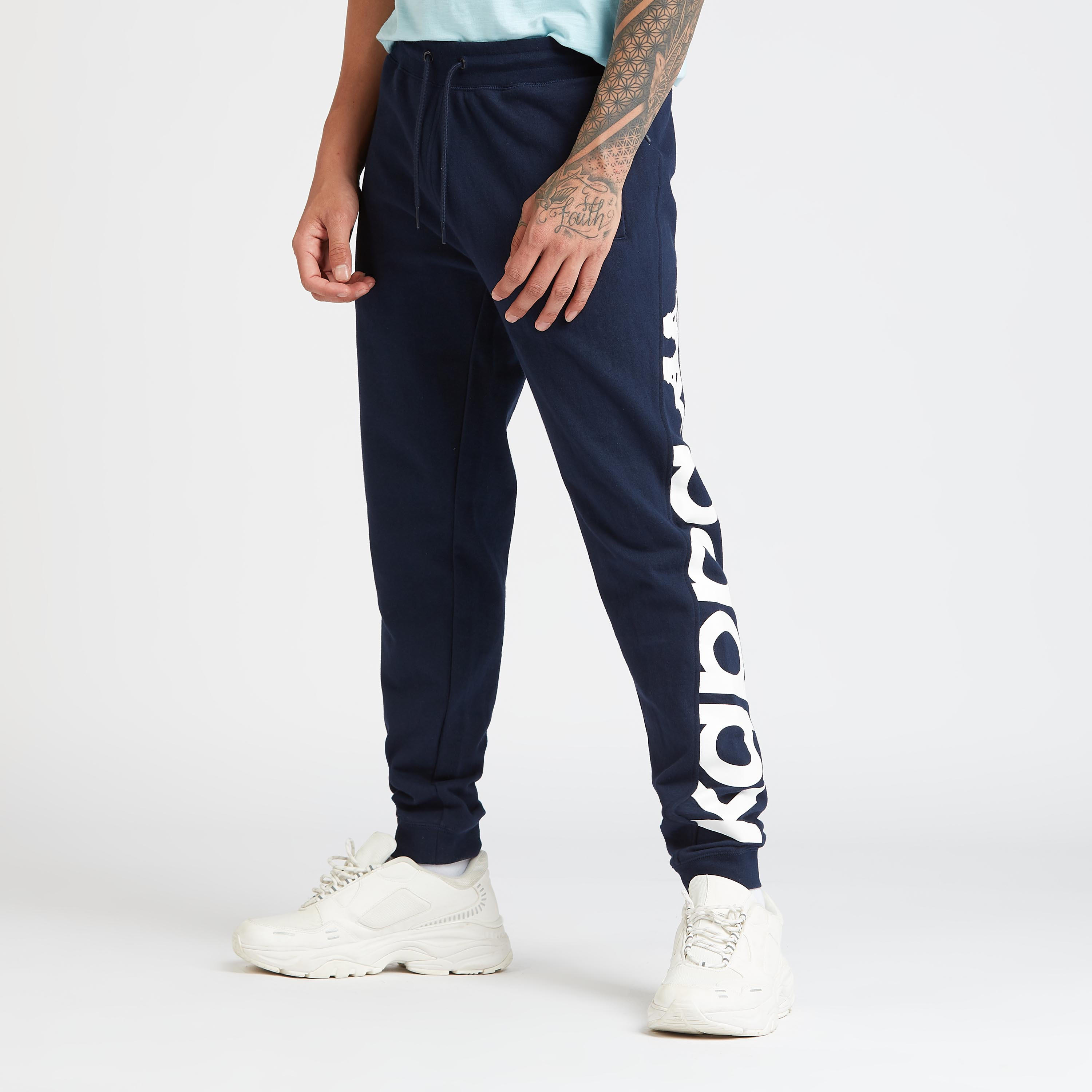 بنطلون رياضي بطبعات وتفاصيل جيوب ورباط من كابا-men-clothing-sportswearandactivewear-bottoms-image-1