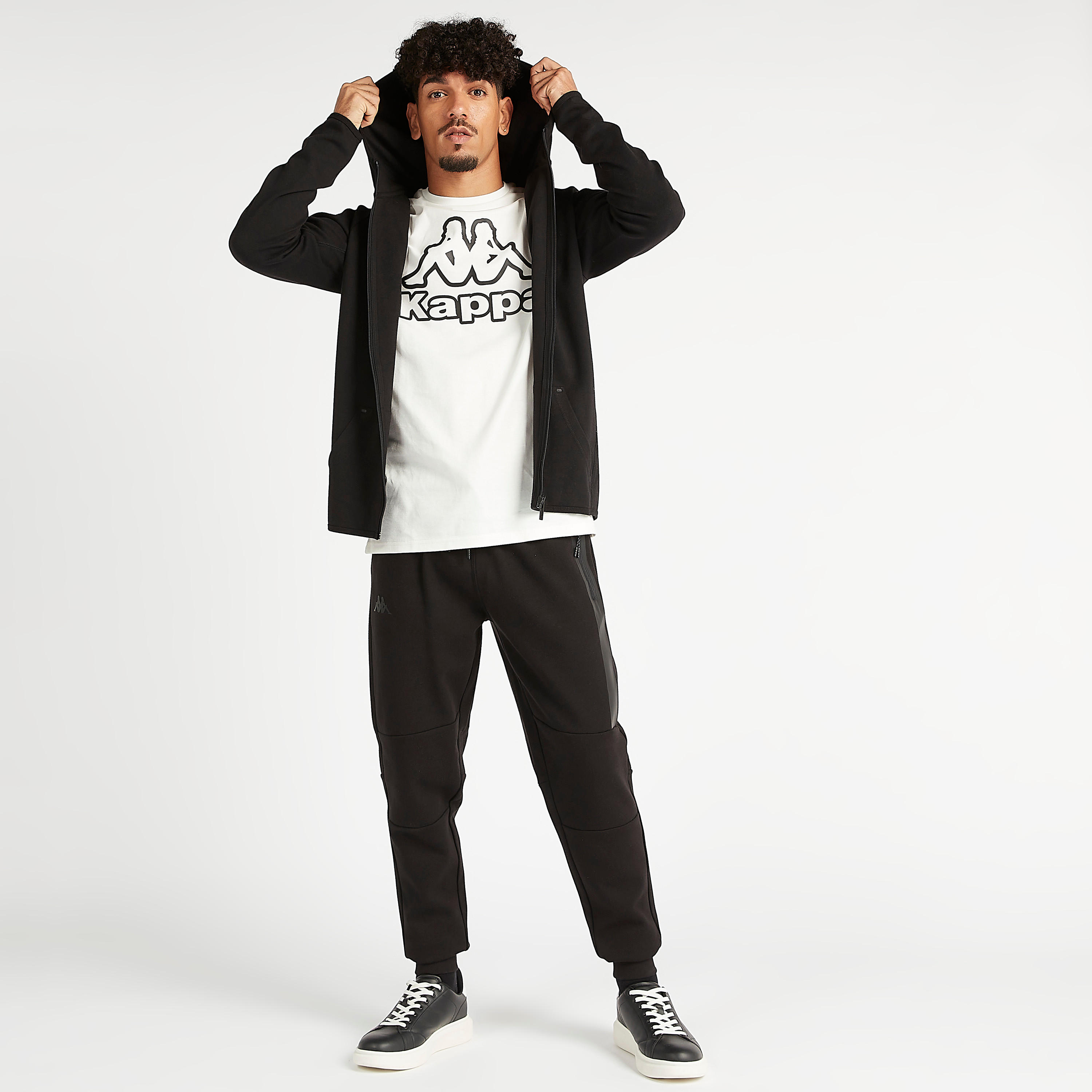 تيشيرت مستدام  بياقة ضيقة وأكمام قصيرة وبتفاصيل شعار من كابا-men-clothing-sportswearandactivewear-tshirtsandpolos-image-2