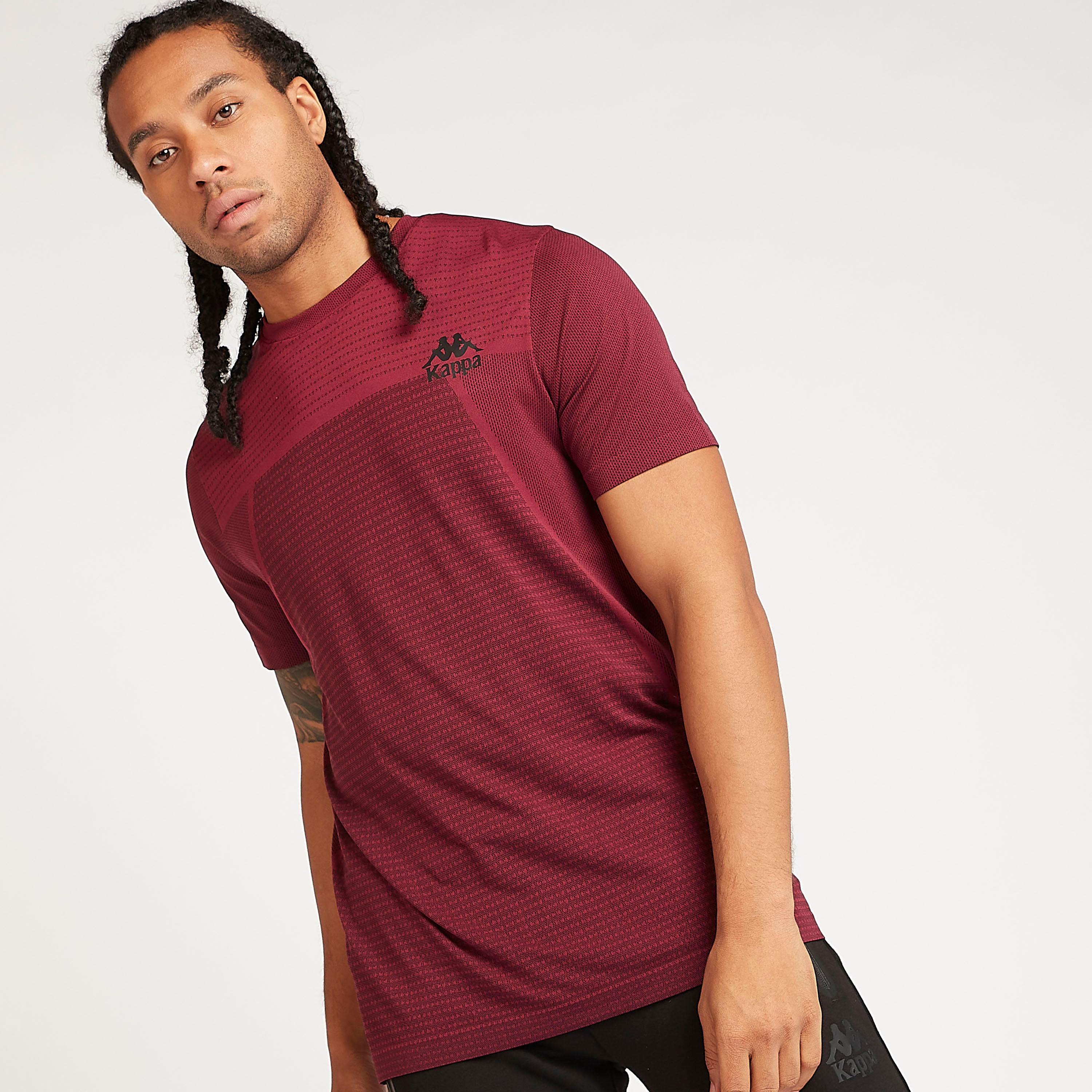 تيشيرت  بياقة ضيقة وأكمام قصيرة وبتفاصيل شعار من كابا-men-clothing-sportswearandactivewear-tshirtsandpolos-image-5