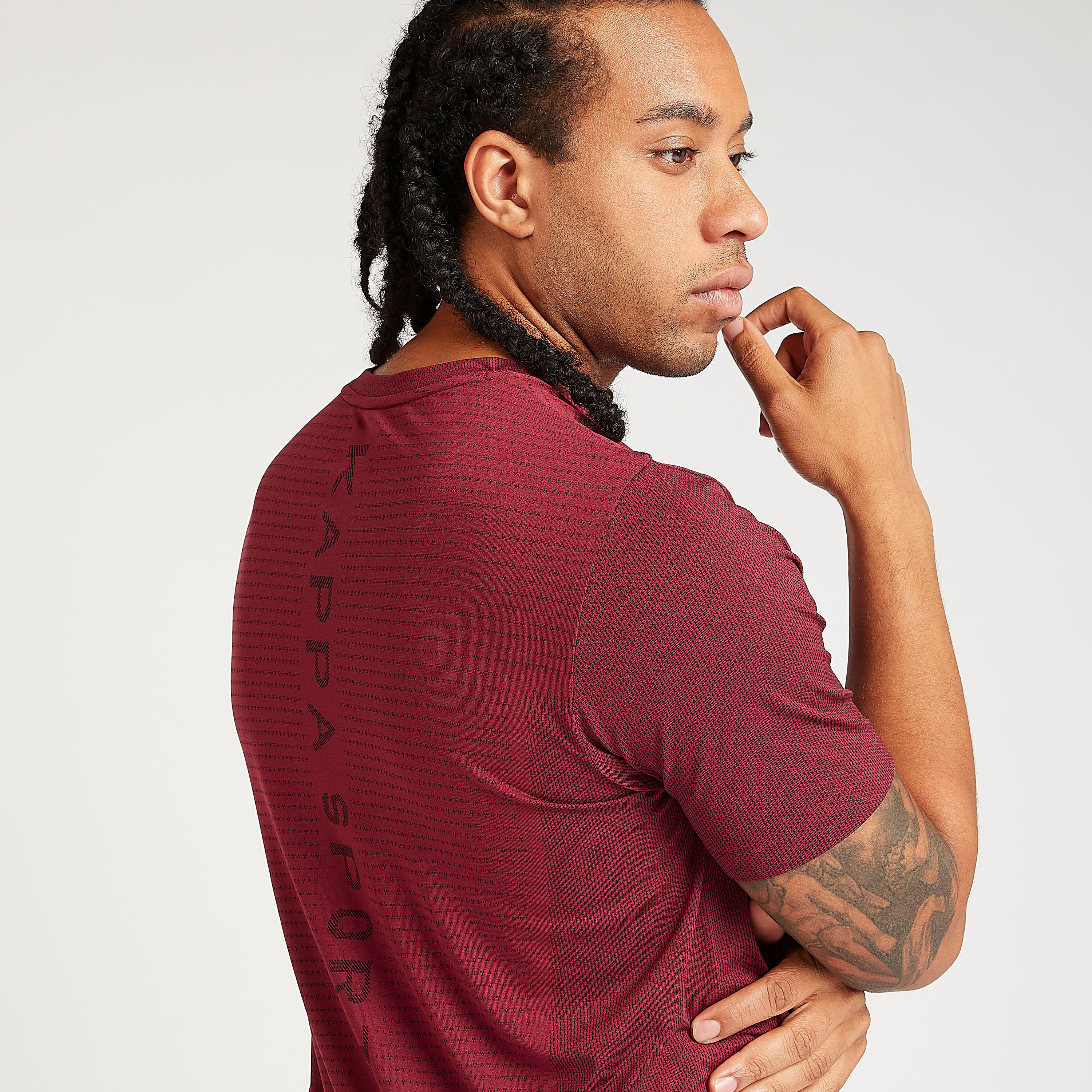 تيشيرت  بياقة ضيقة وأكمام قصيرة وبتفاصيل شعار من كابا-men-clothing-sportswearandactivewear-tshirtsandpolos-image-6