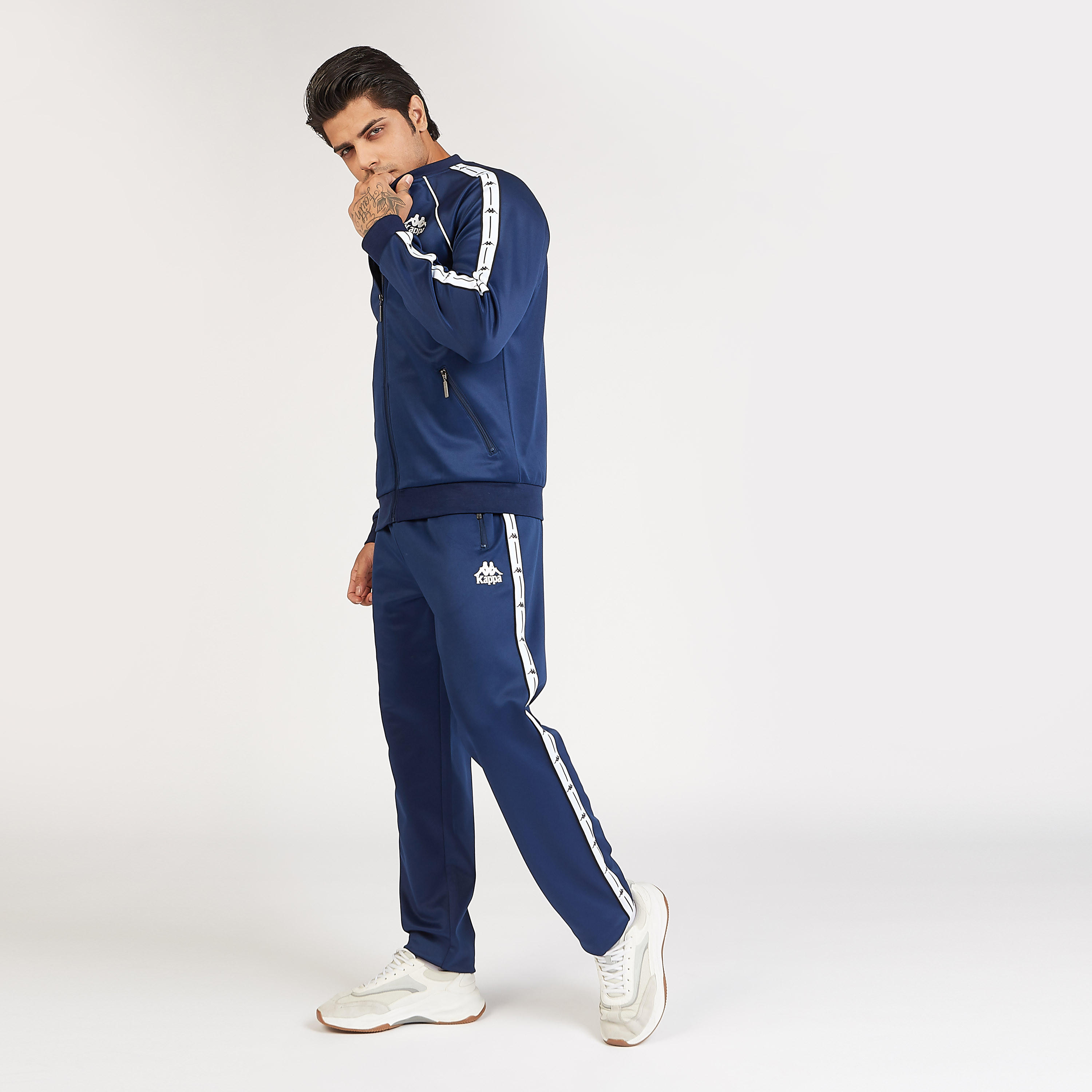 بنطلون رياضي مستدام سادة بجيوب وتفاصيل ألواح من كابا-men-clothing-sportswearandactivewear-bottoms-image-2