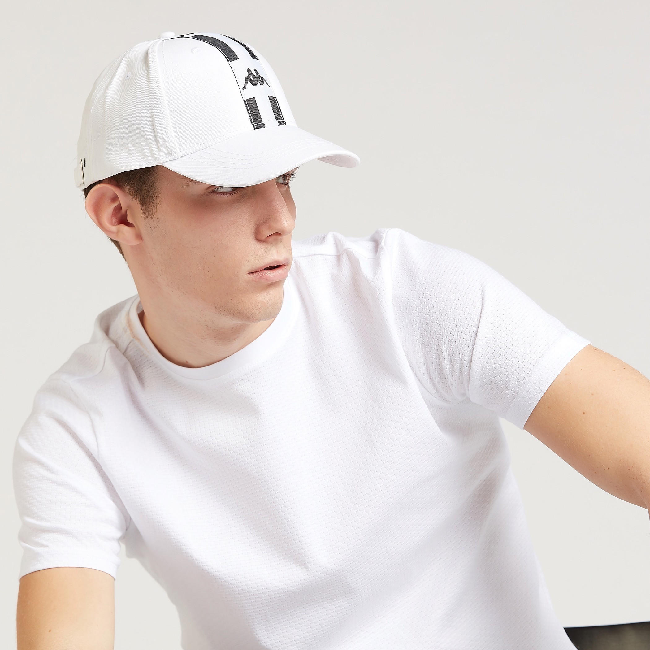 قبعة كاب بإبزيم إغلاق وتفاصيل شريطة من كابا-men-caps-image-2